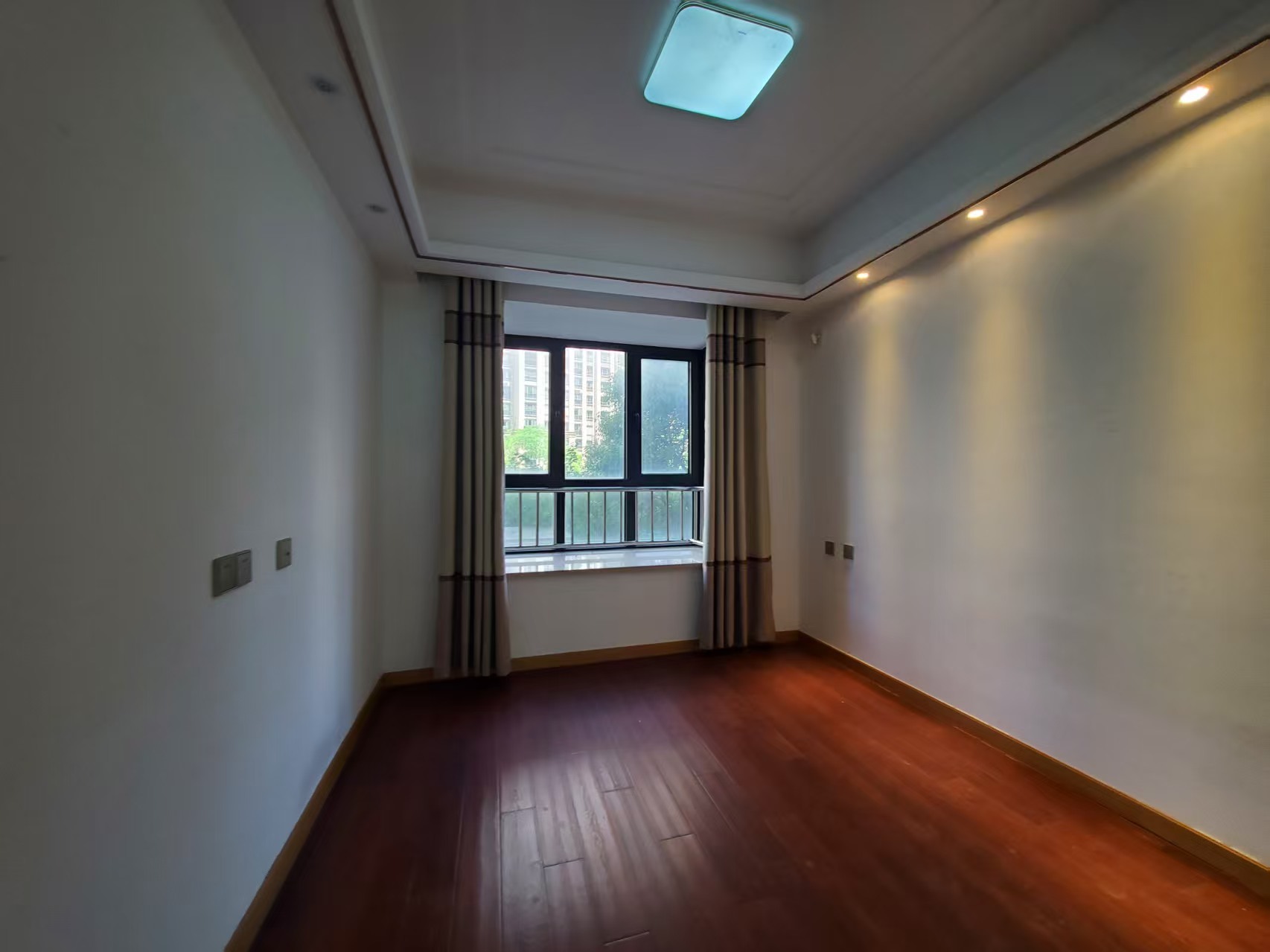 中南世纪花城三期 3室2厅2卫 133m&sup2;