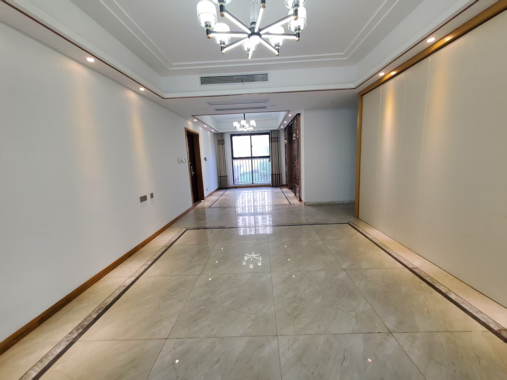 中南世纪花城三期 3室2厅2卫 133m&sup2;
