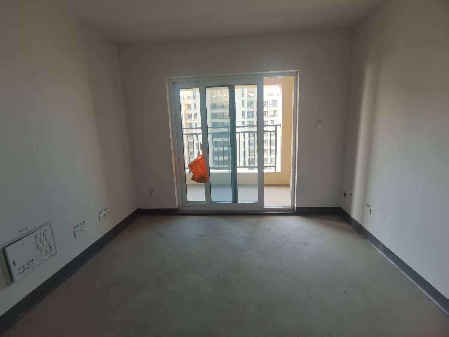 世茂新界 3室2厅1卫 90.53m²