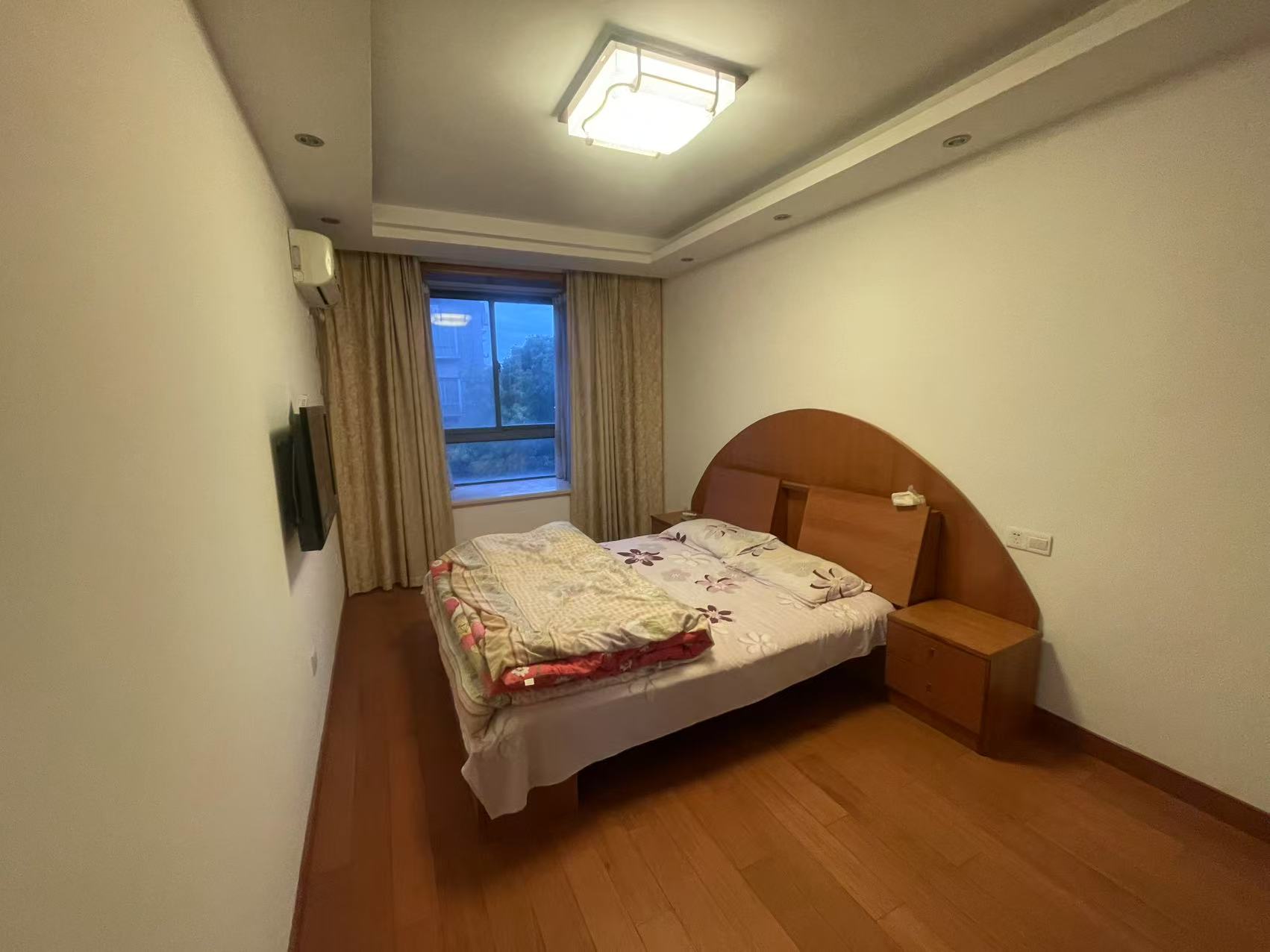新华&middot;城市家园 3室2厅2卫 132m&sup2;
