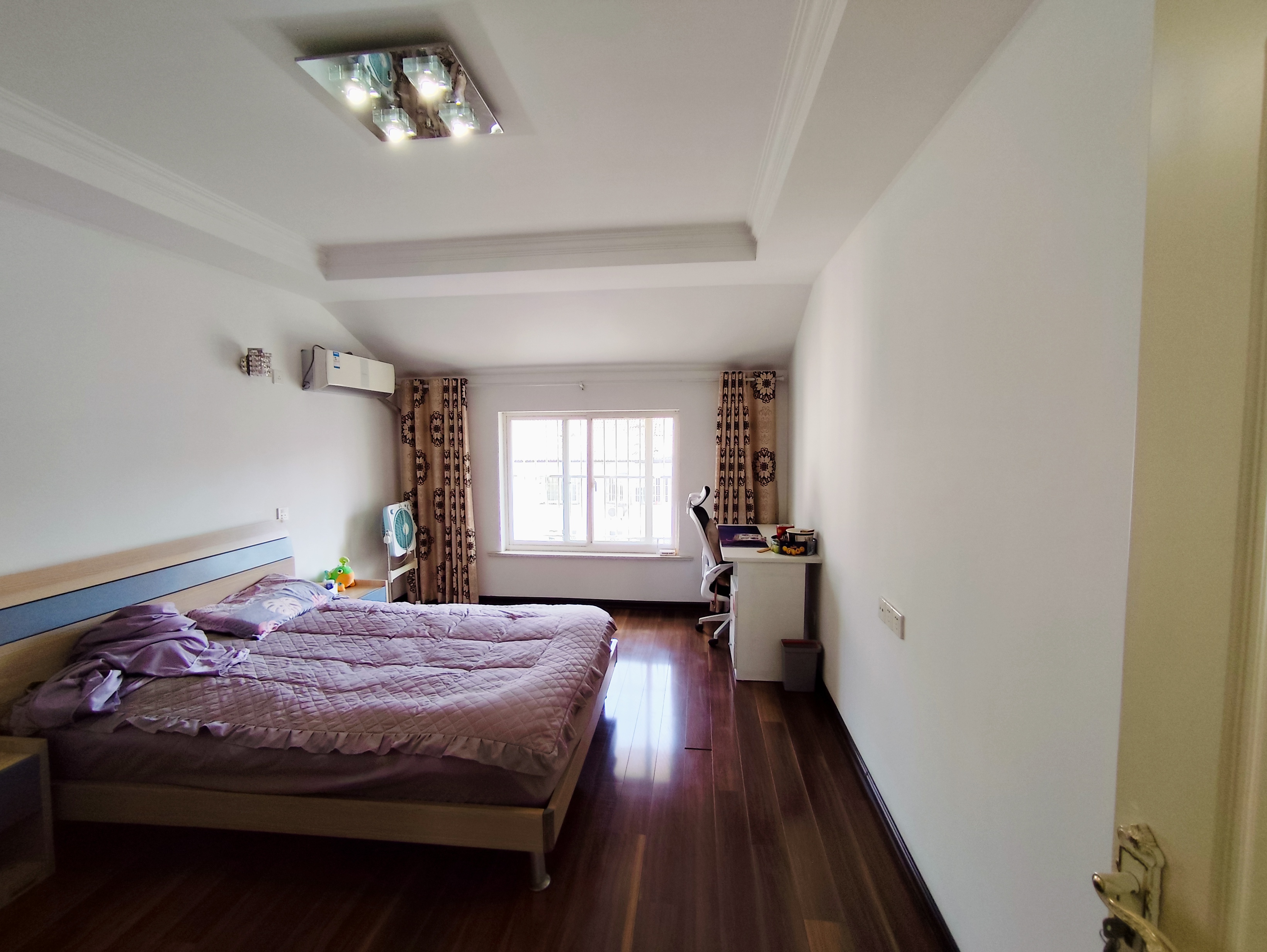 世纪新城 4室2厅2卫 192.26m&sup2;