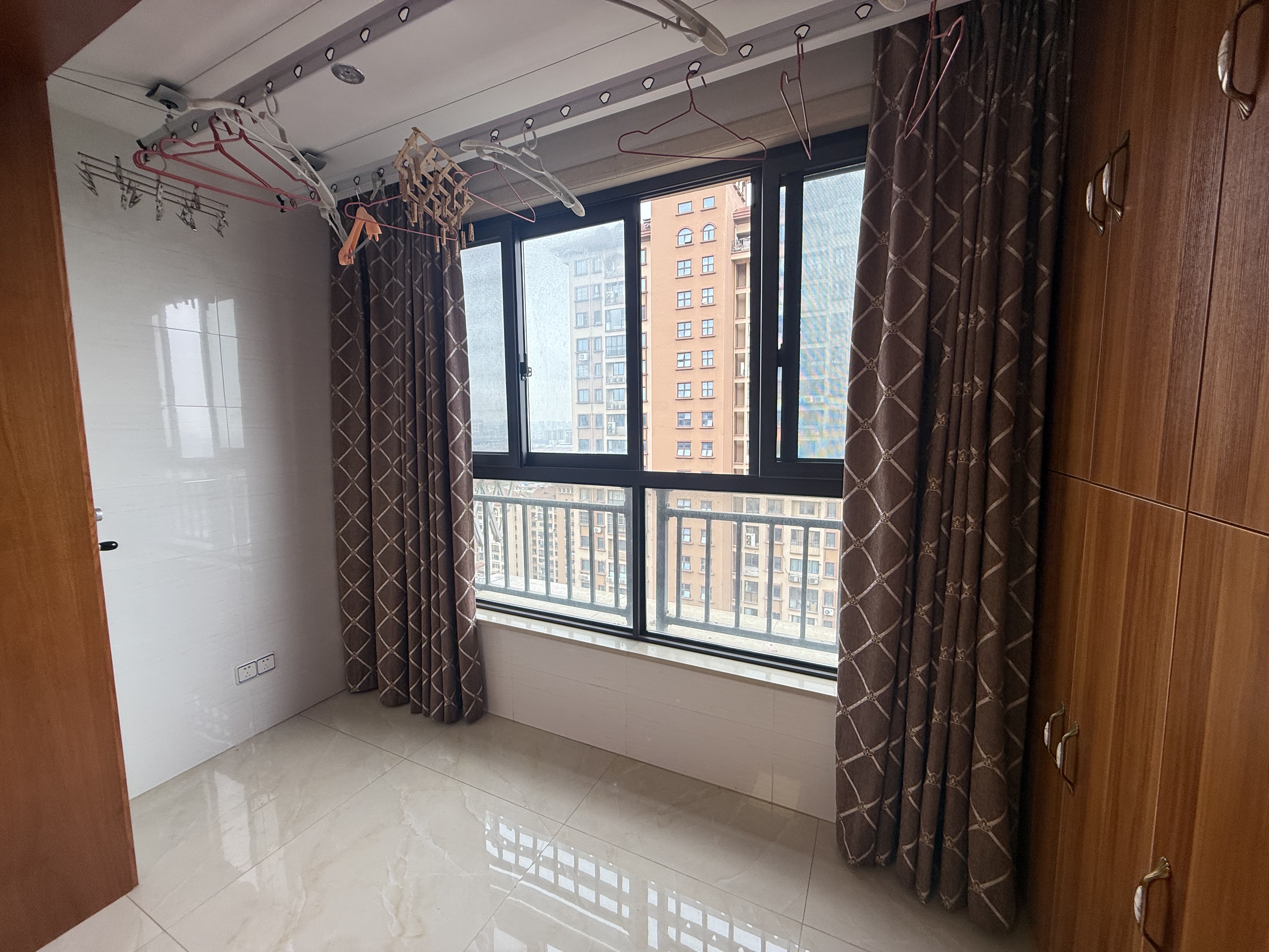 华强城一期 2室2厅1卫 87m&sup2;