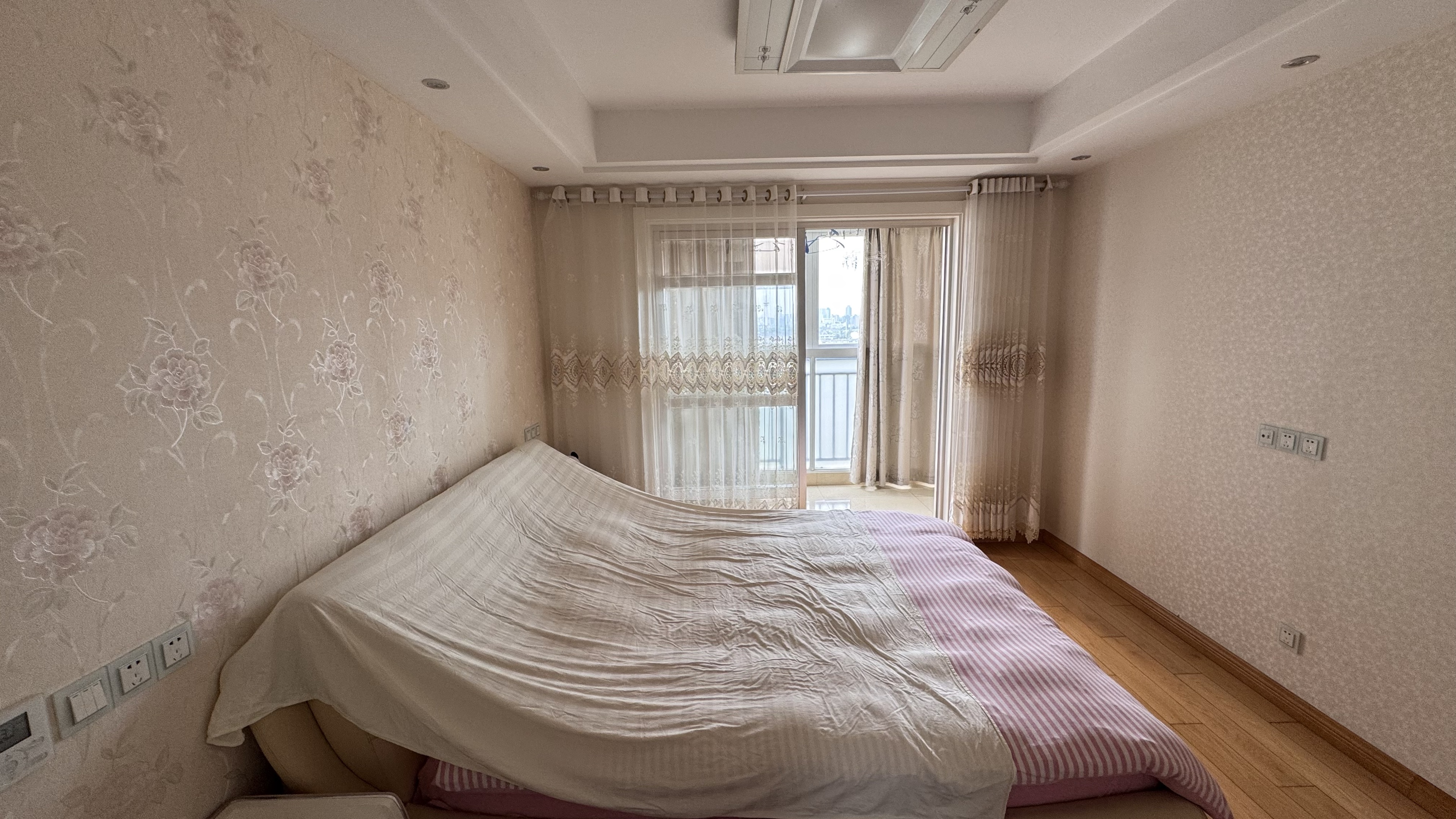 华强城一期 3室2厅2卫 118m&sup2;