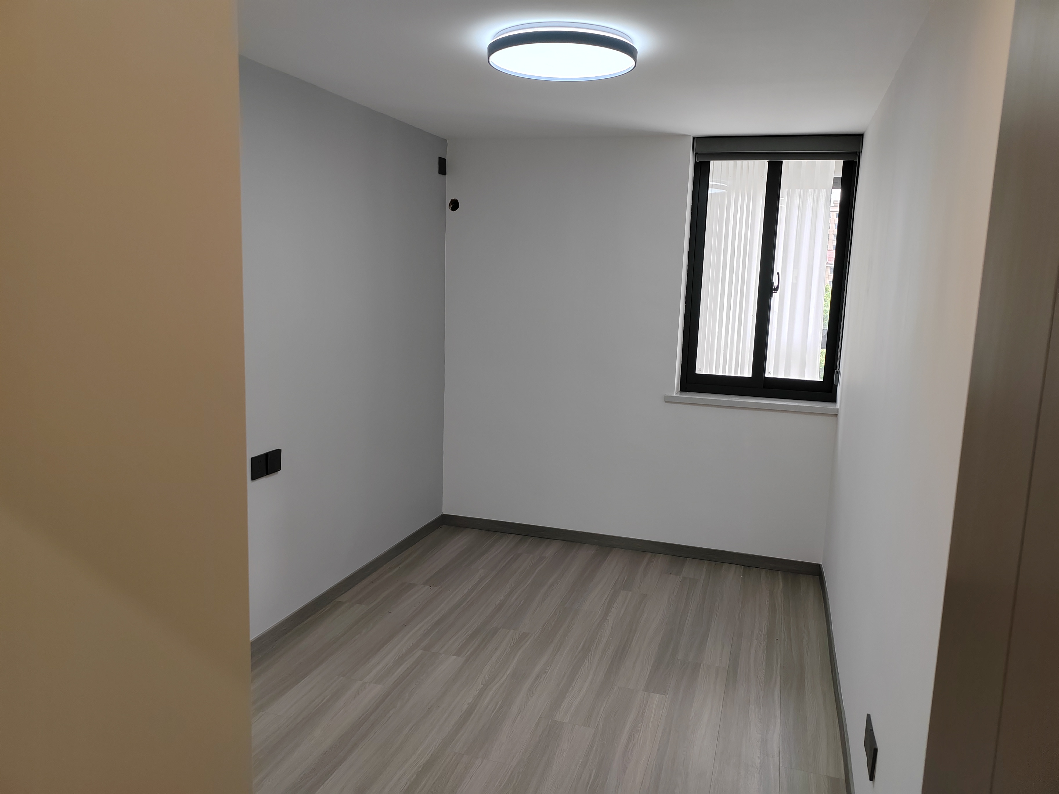 世家花园 3室2厅1卫 102m&sup2;