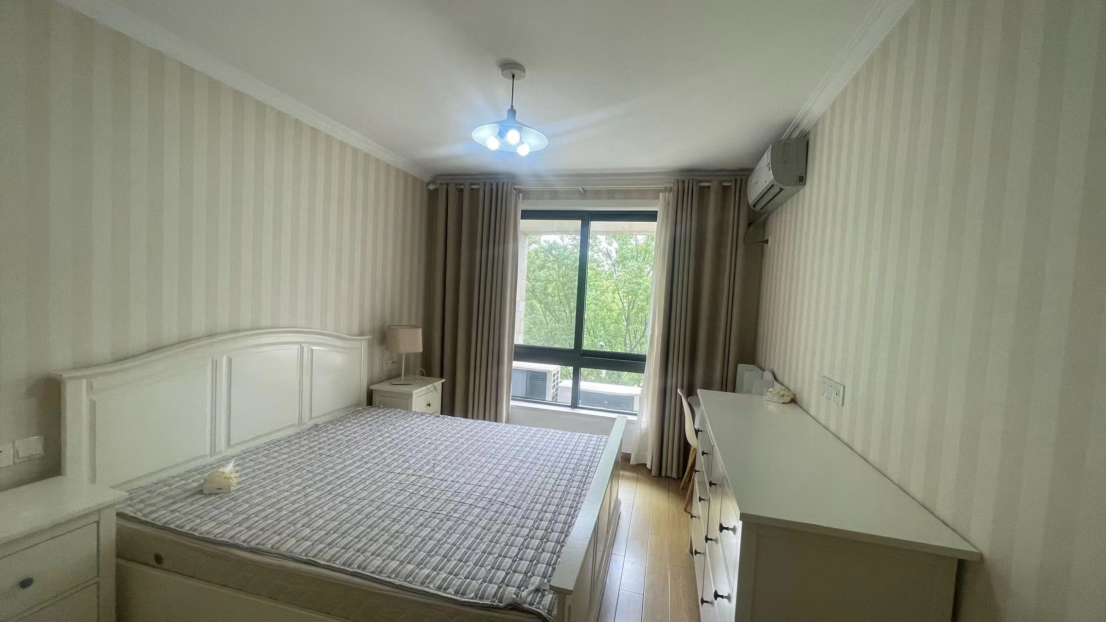 高迪晶城 3室2厅2卫 155m&sup2;