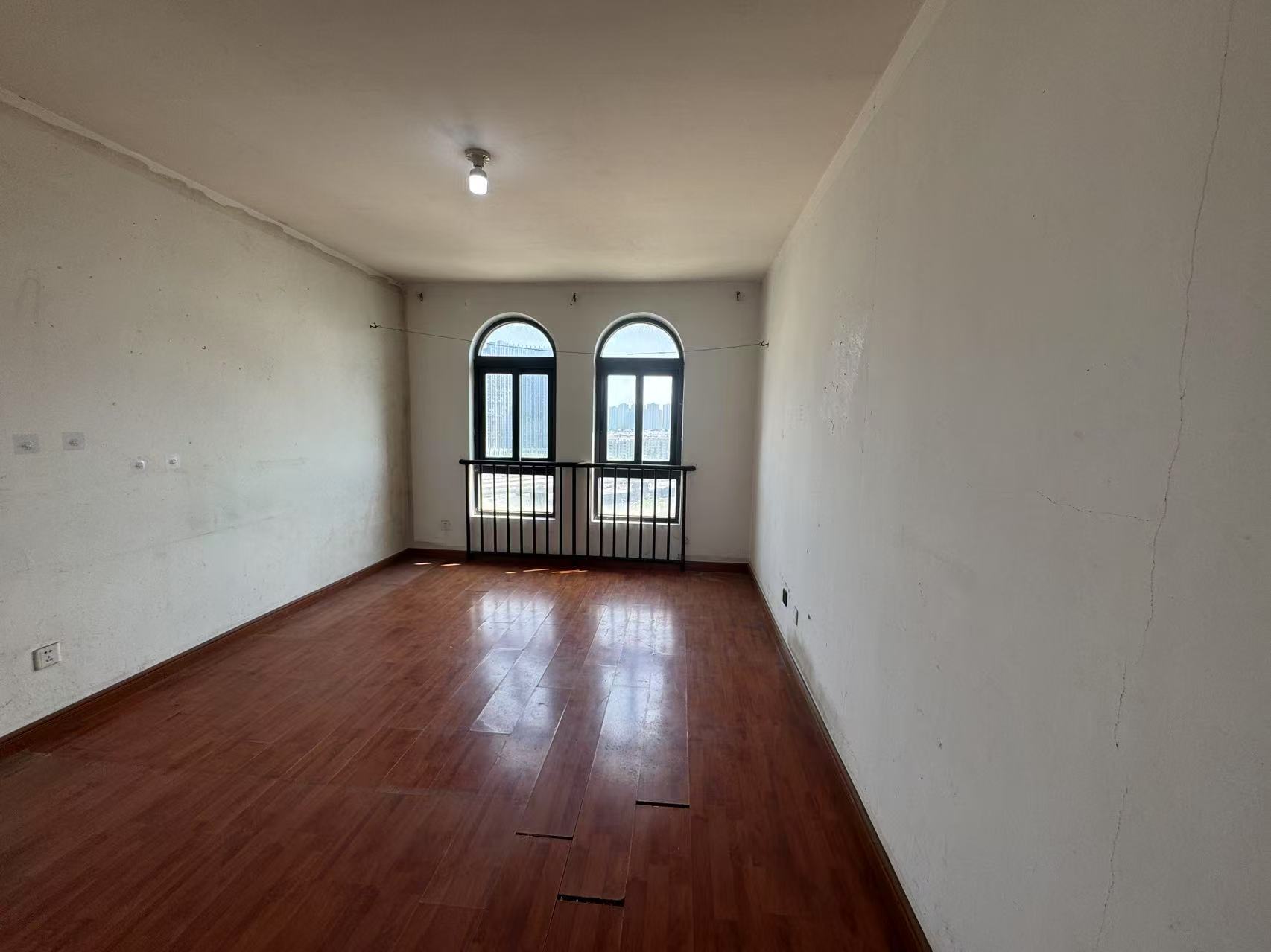 高迪晶城 3室2厅2卫 138m&sup2;