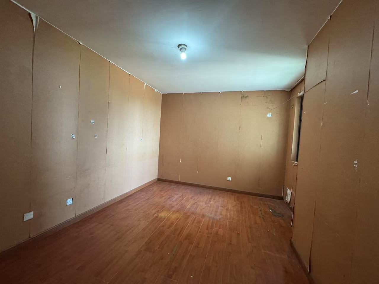 高迪晶城 3室2厅2卫 138m&sup2;