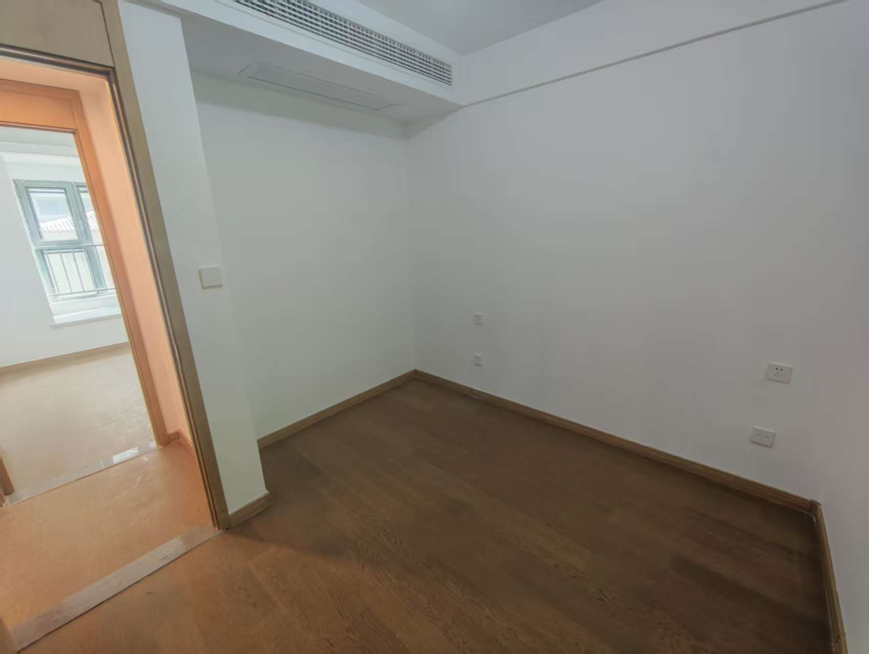 海纳春江 3室2厅1卫 97m&sup2;