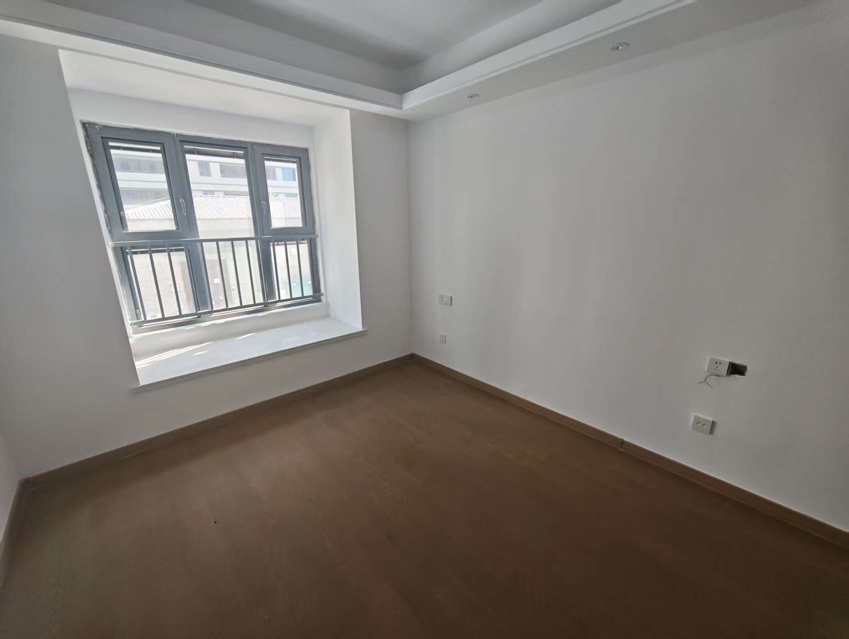 海纳春江 3室2厅1卫 97m&sup2;