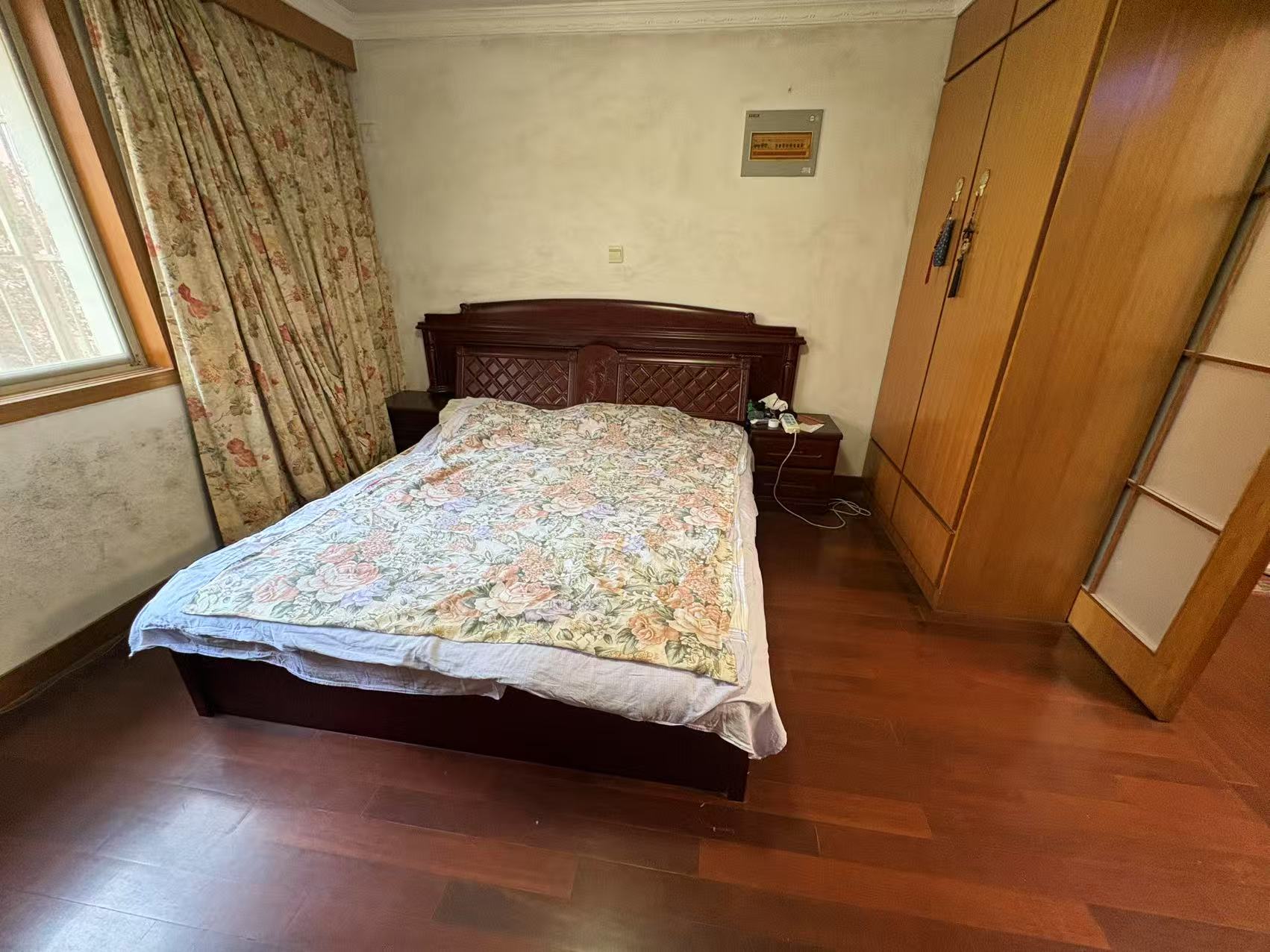 阳光花园 3室2厅1卫 132.13m&sup2;