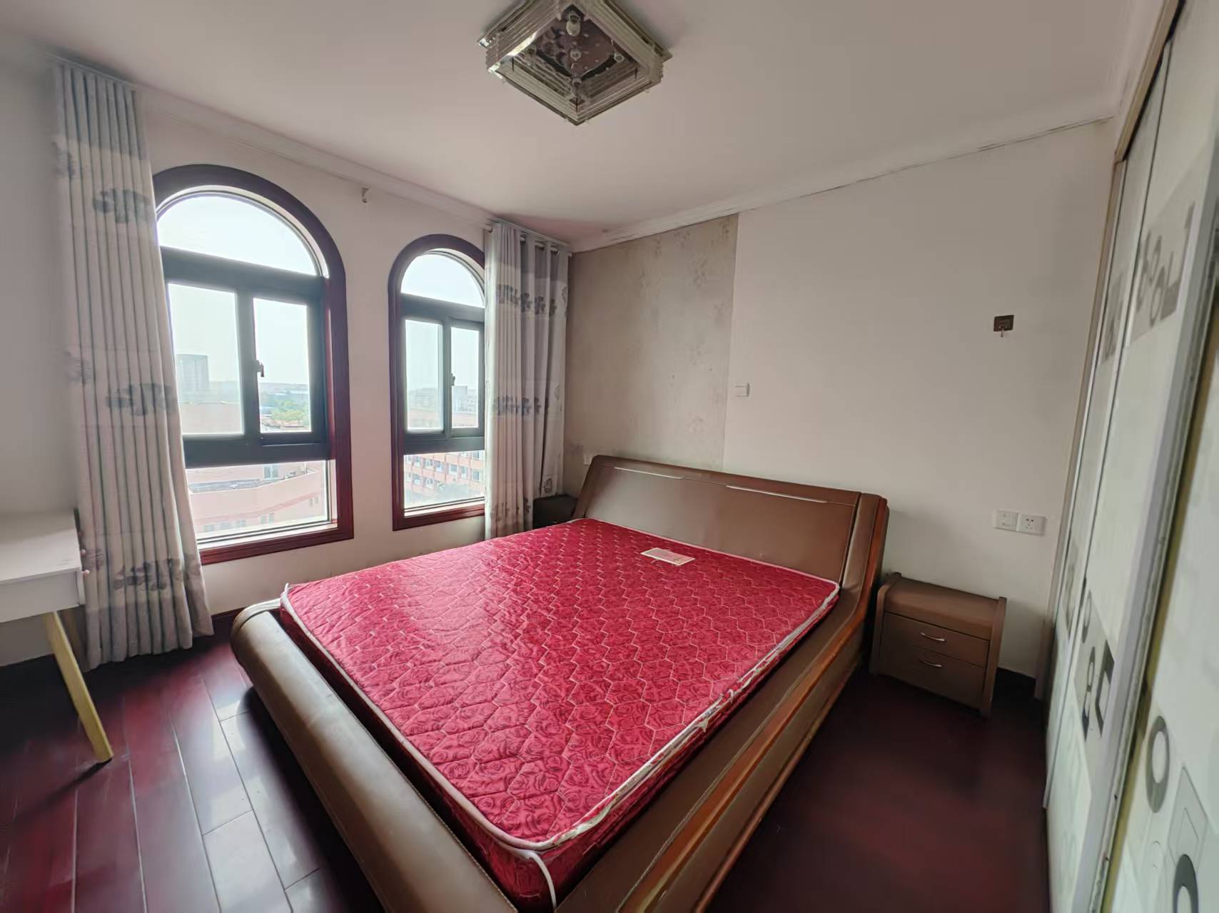高迪晶城 3室2厅2卫 161.27m&sup2;
