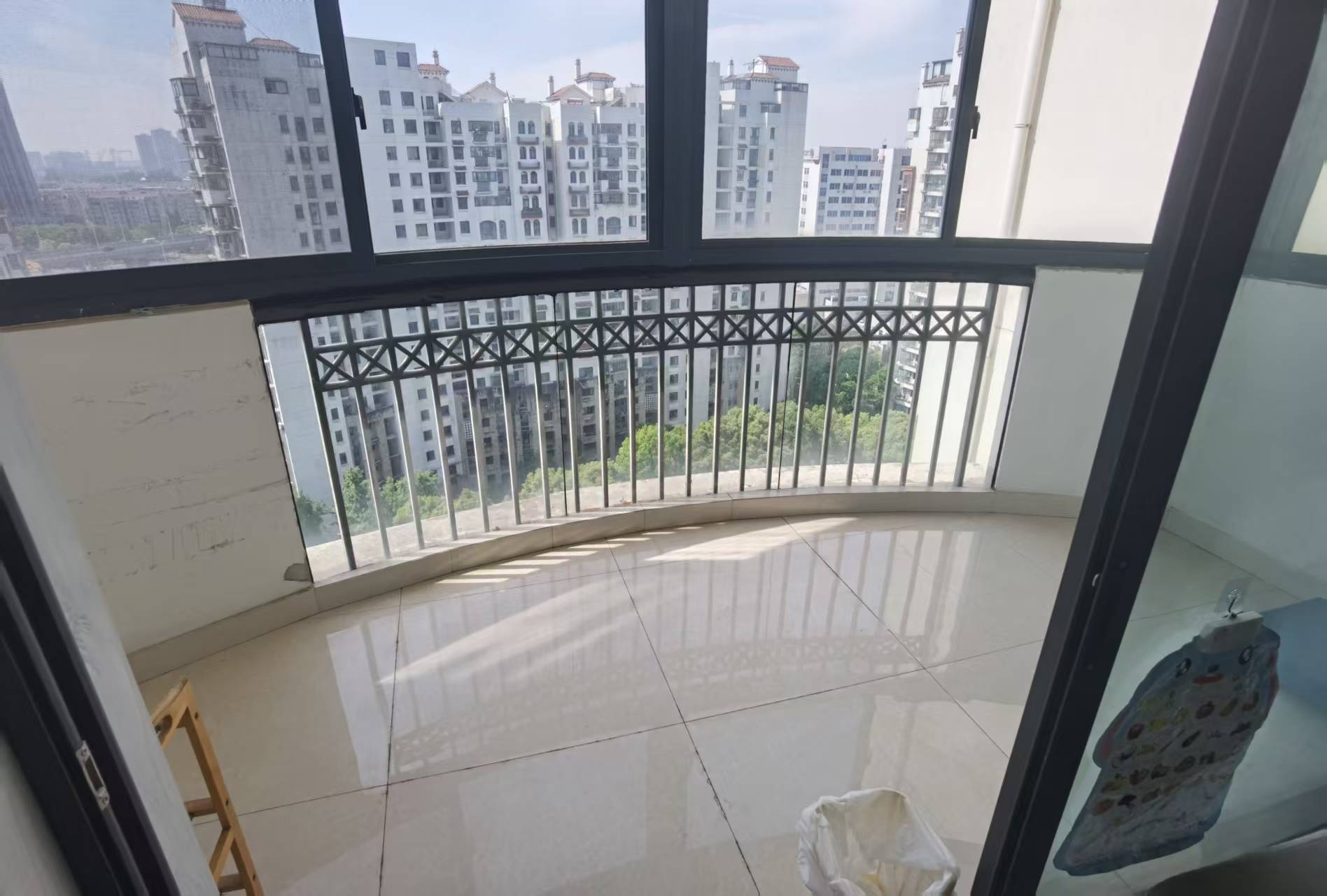 高迪晶城 3室2厅2卫 157m&sup2;