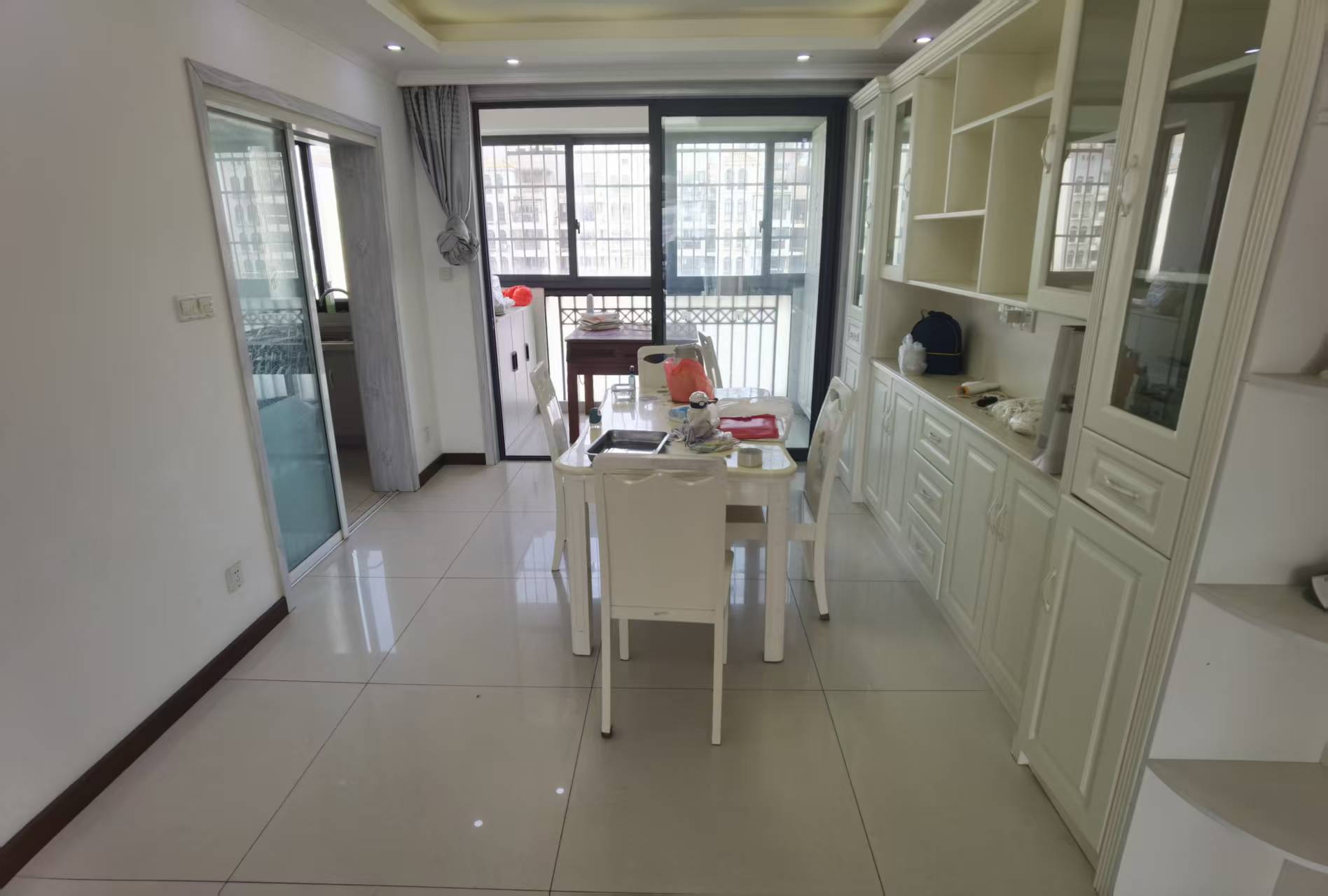 高迪晶城 3室2厅2卫 157m²
