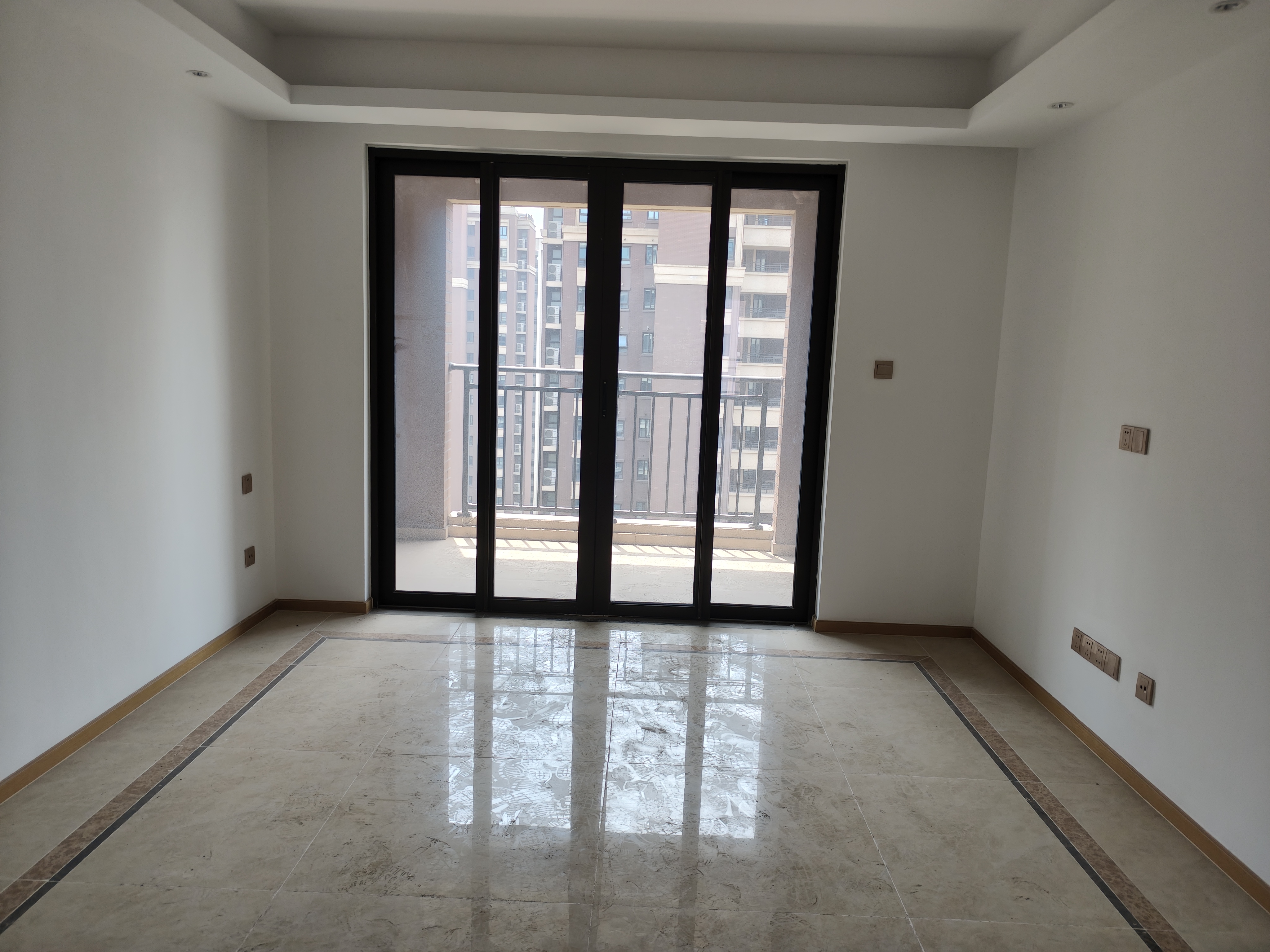 林肯公园 3室2厅1卫 92m&sup2;