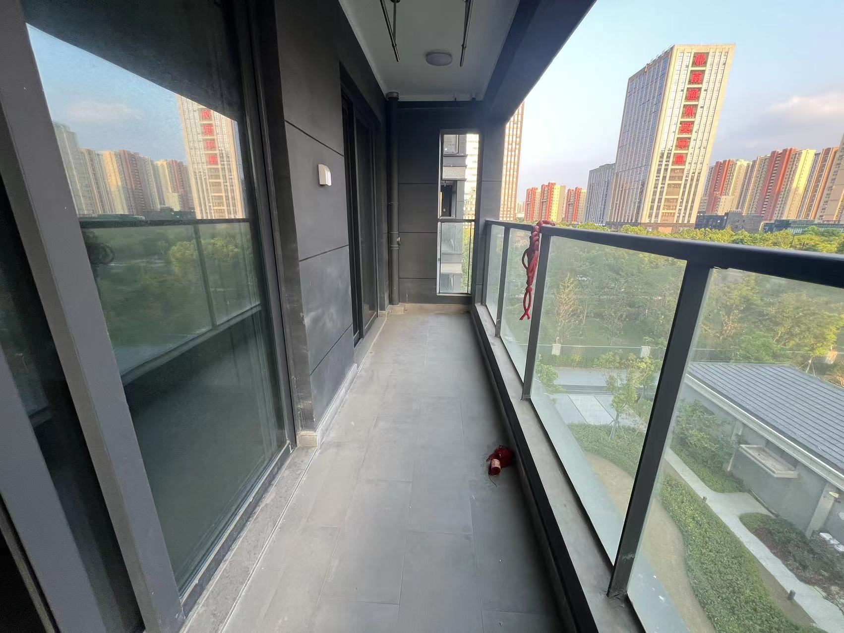 融创时代中心 3室2厅1卫 94m&sup2;