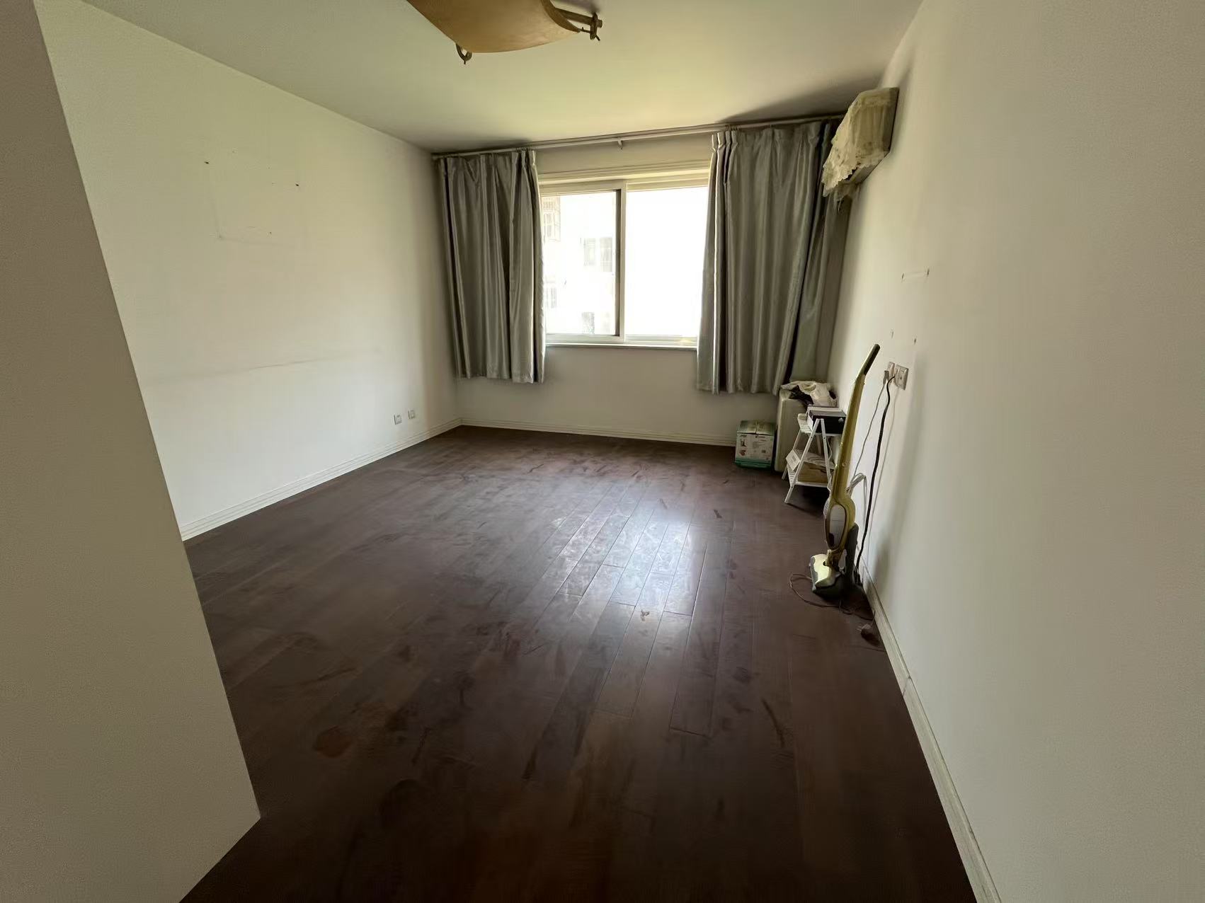怡安花苑南区 4室2厅2卫 144.42m&sup2;