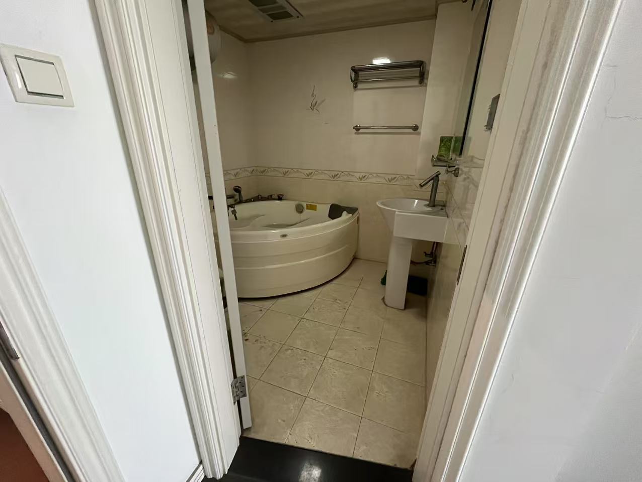 怡安花苑南区 4室2厅2卫 144.42m&sup2;