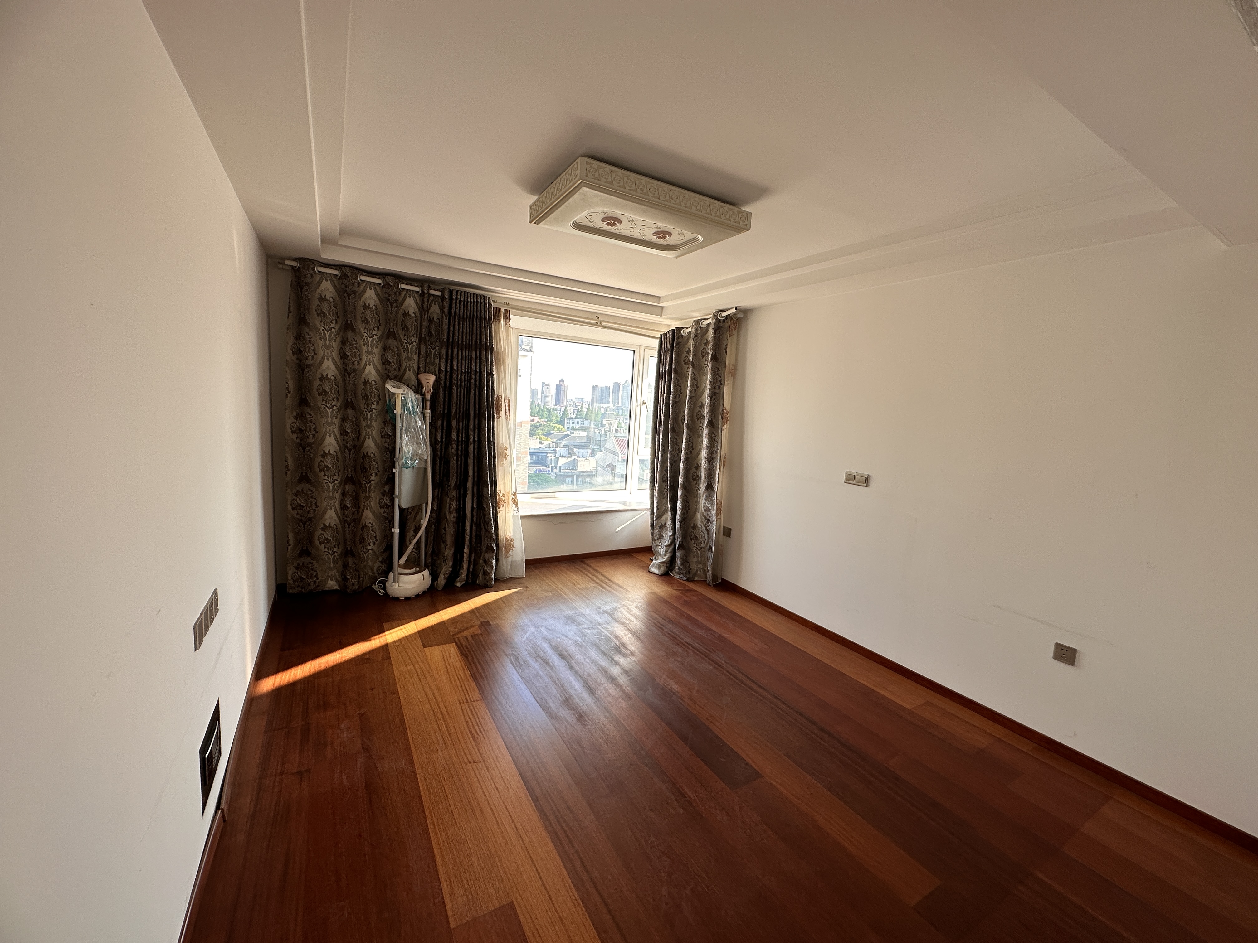 江海名苑南区 4室2厅2卫 171m&sup2;