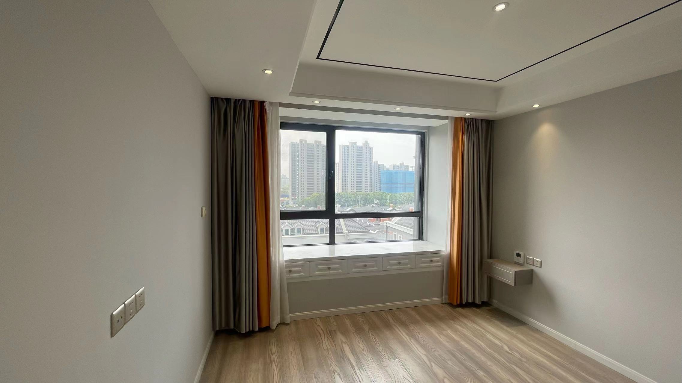万濠山庄 3室2厅2卫 130m&sup2;