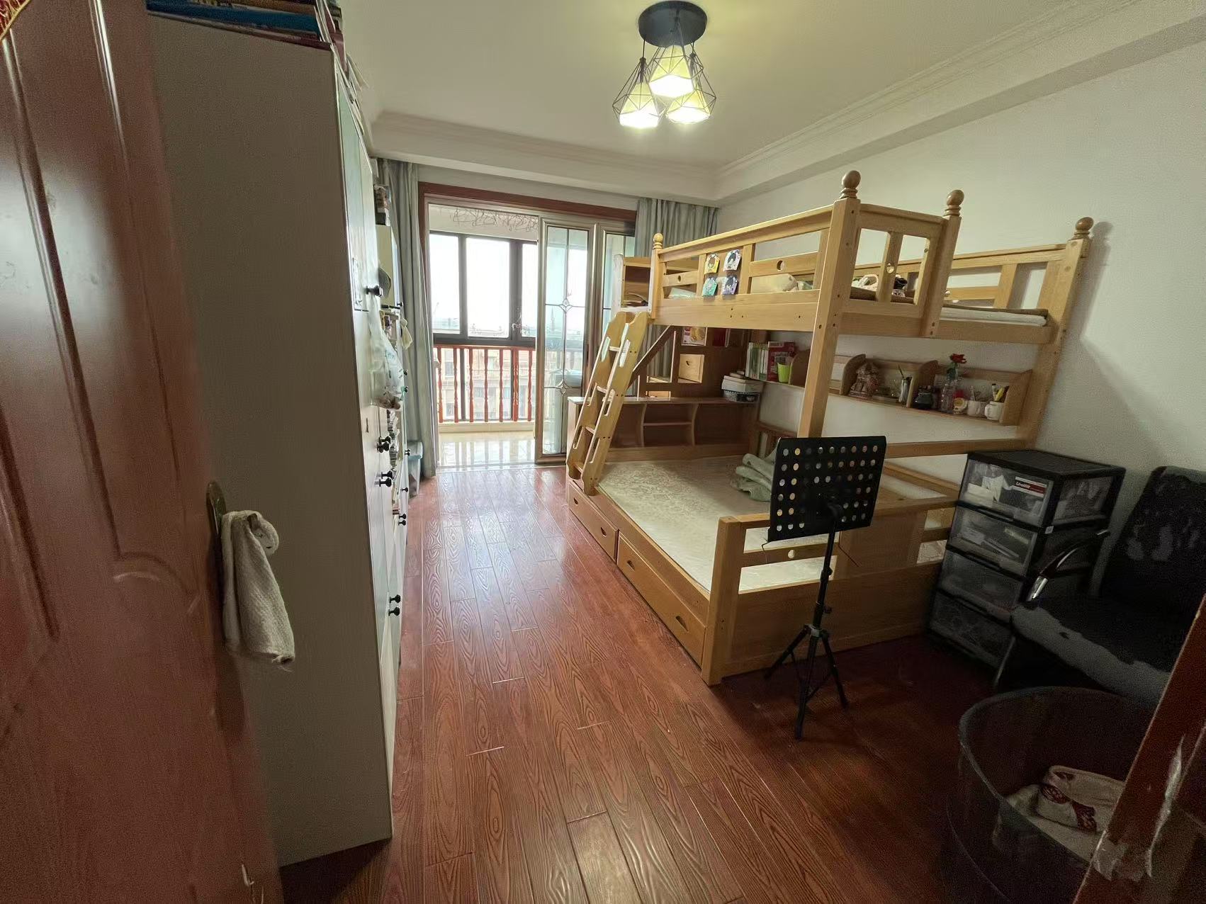 外滩花苑 4室2厅2卫 140m&sup2;