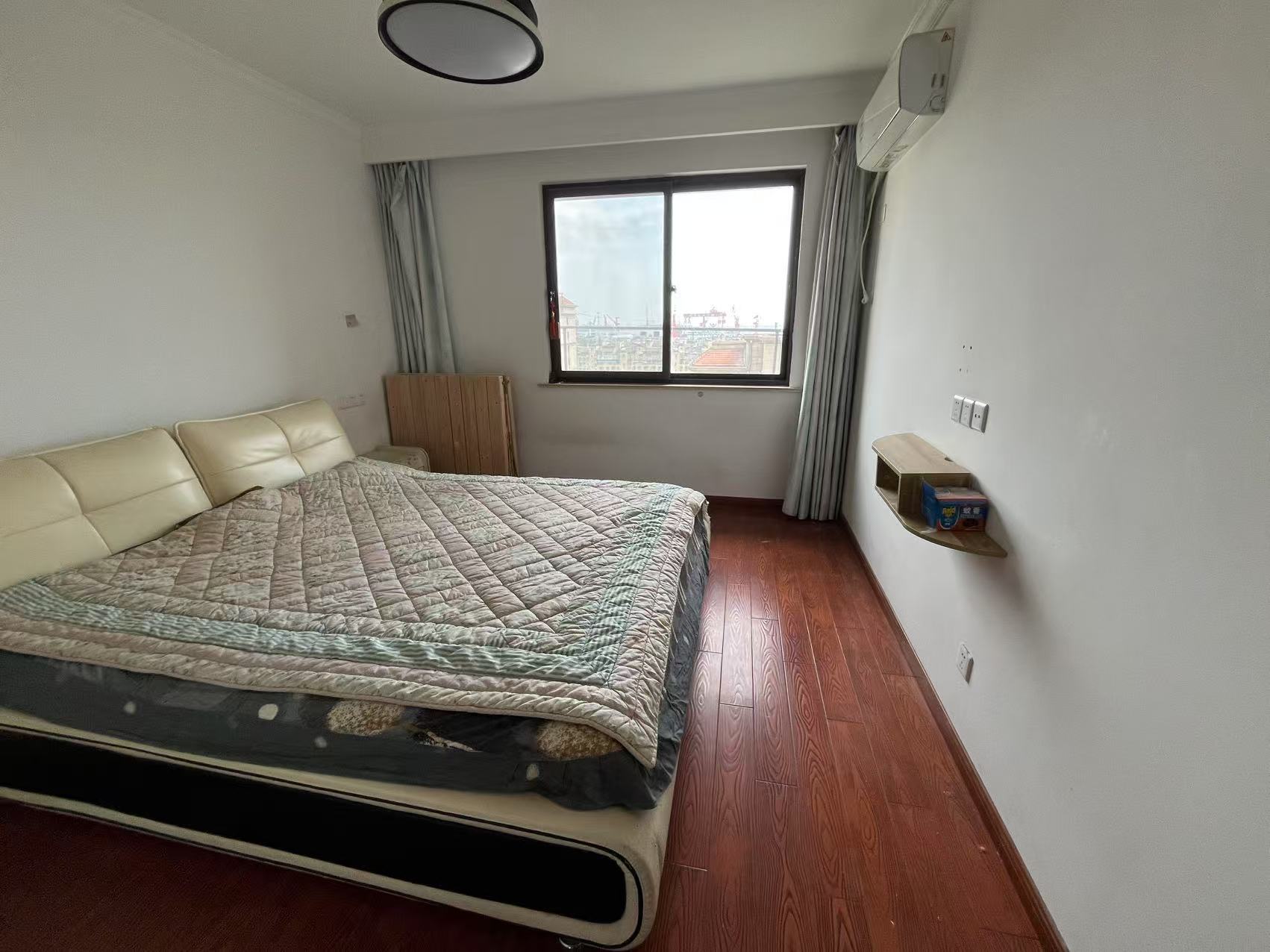 外滩花苑 4室2厅2卫 140m&sup2;