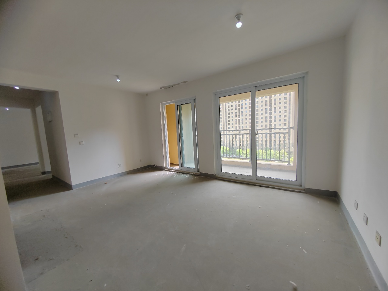 世茂九龙庭 3室2厅2卫 102m²