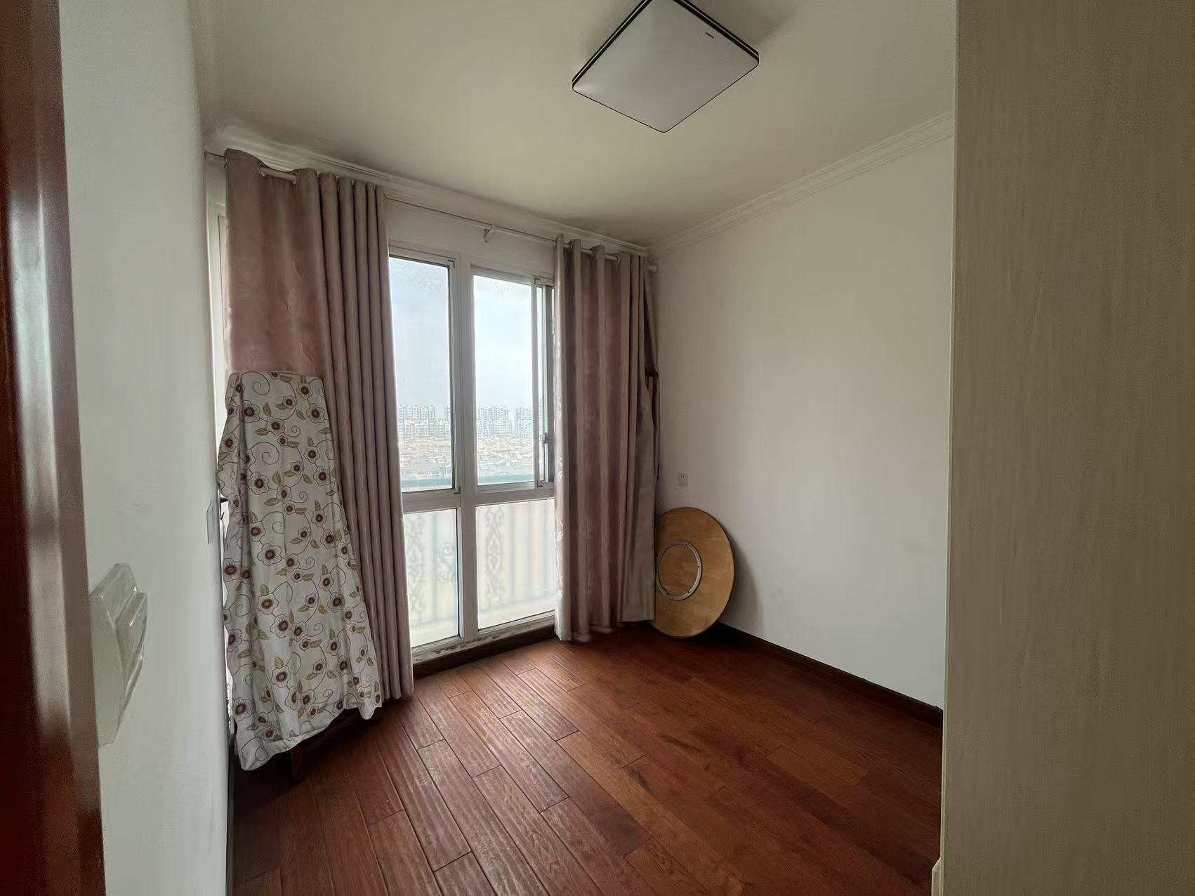 名人世家 3室2厅1卫 120.00m&sup2;
