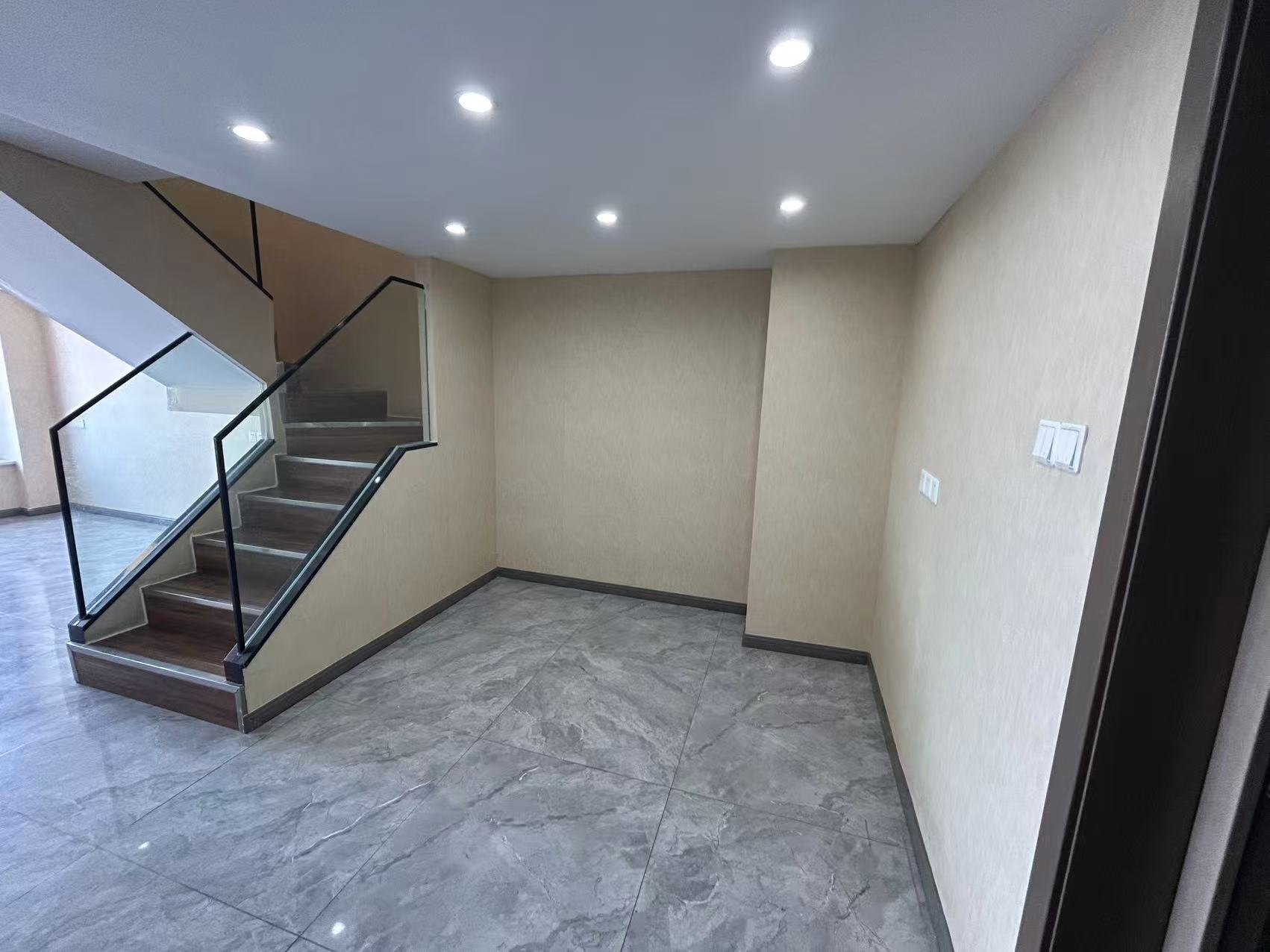 中港银座 2室2厅1卫 47m&sup2;