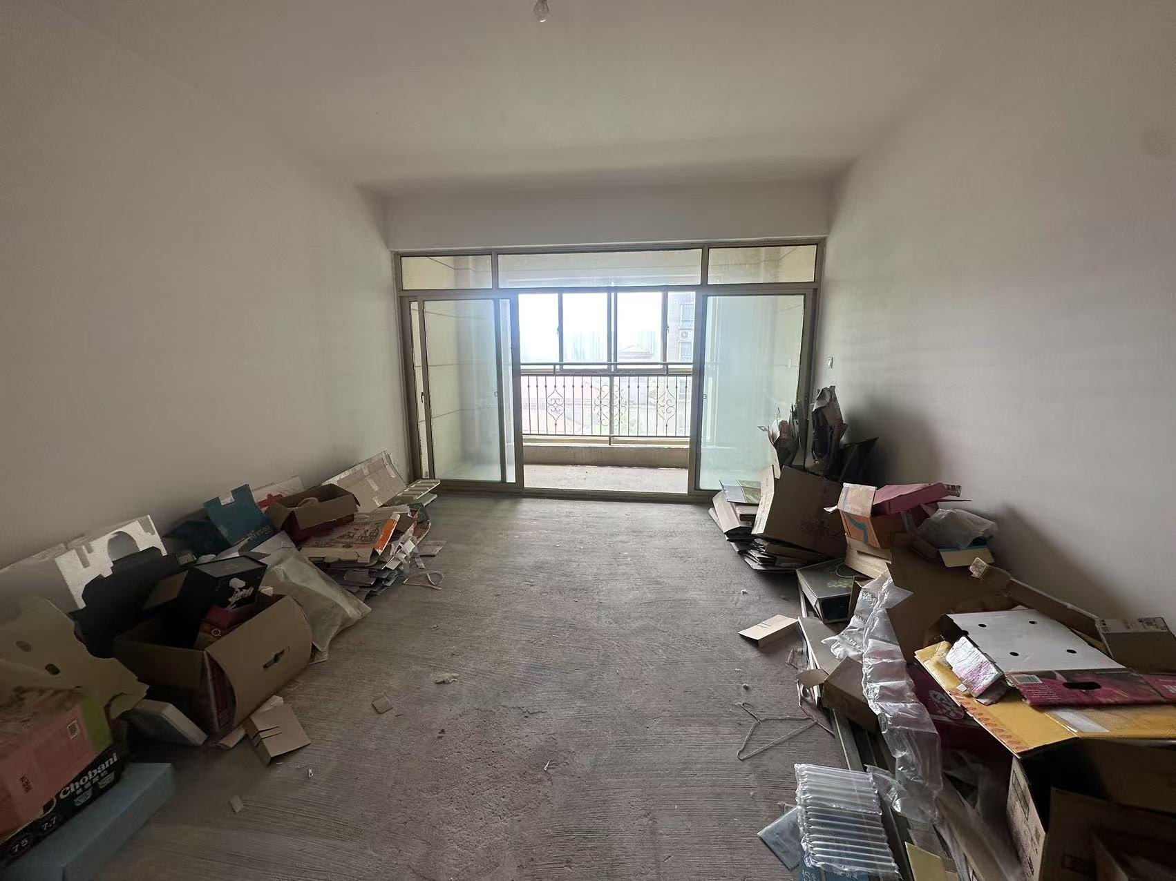 恒盛豪庭 3室2厅2卫 144m²