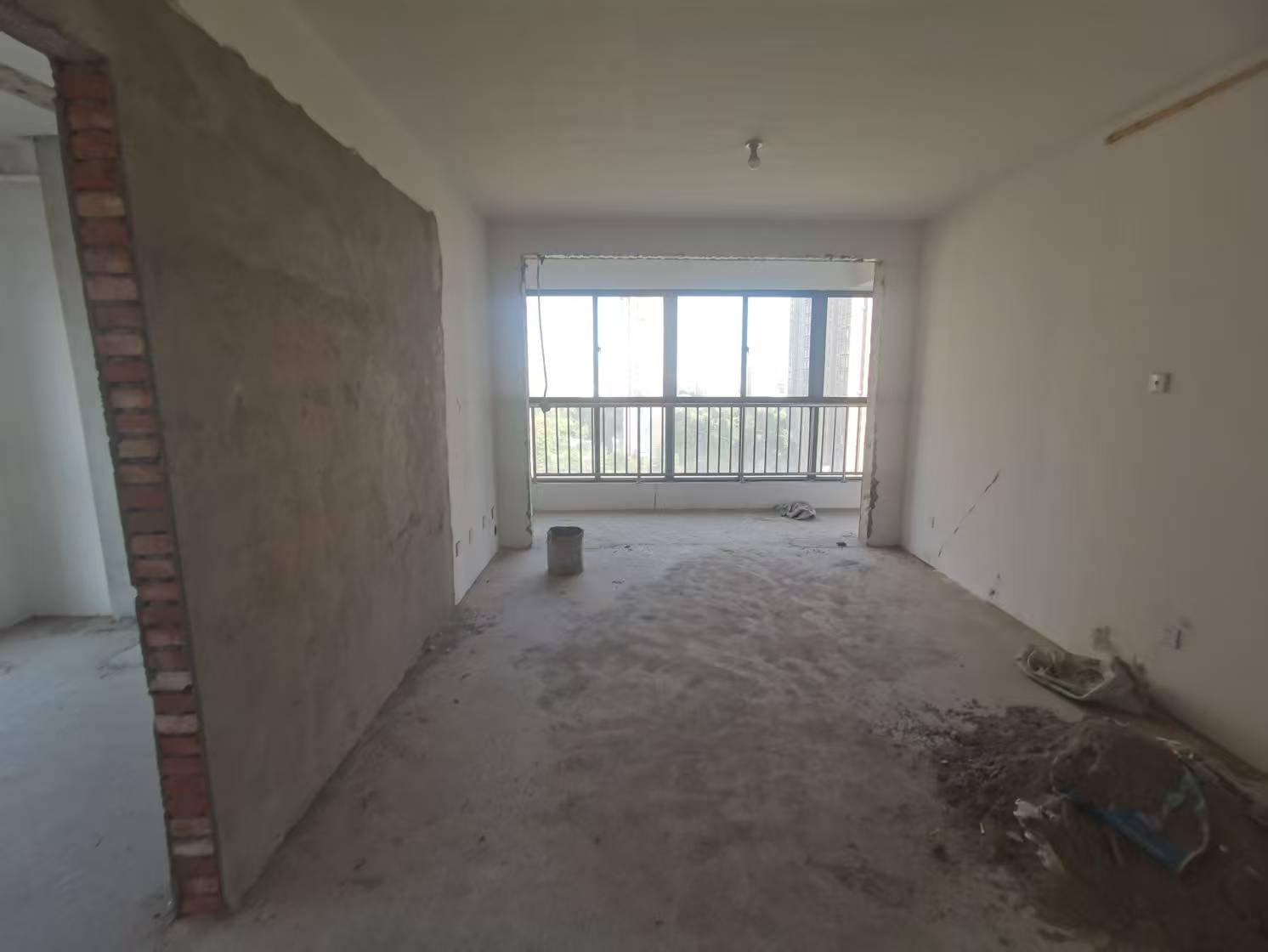 中港翡翠城 3室2厅2卫 106.97m²