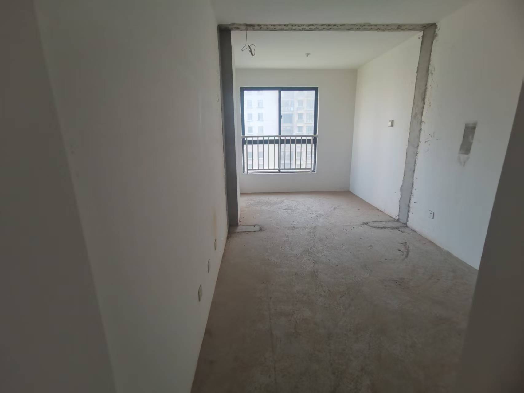 中港翡翠城 3室2厅2卫 106.97m&sup2;