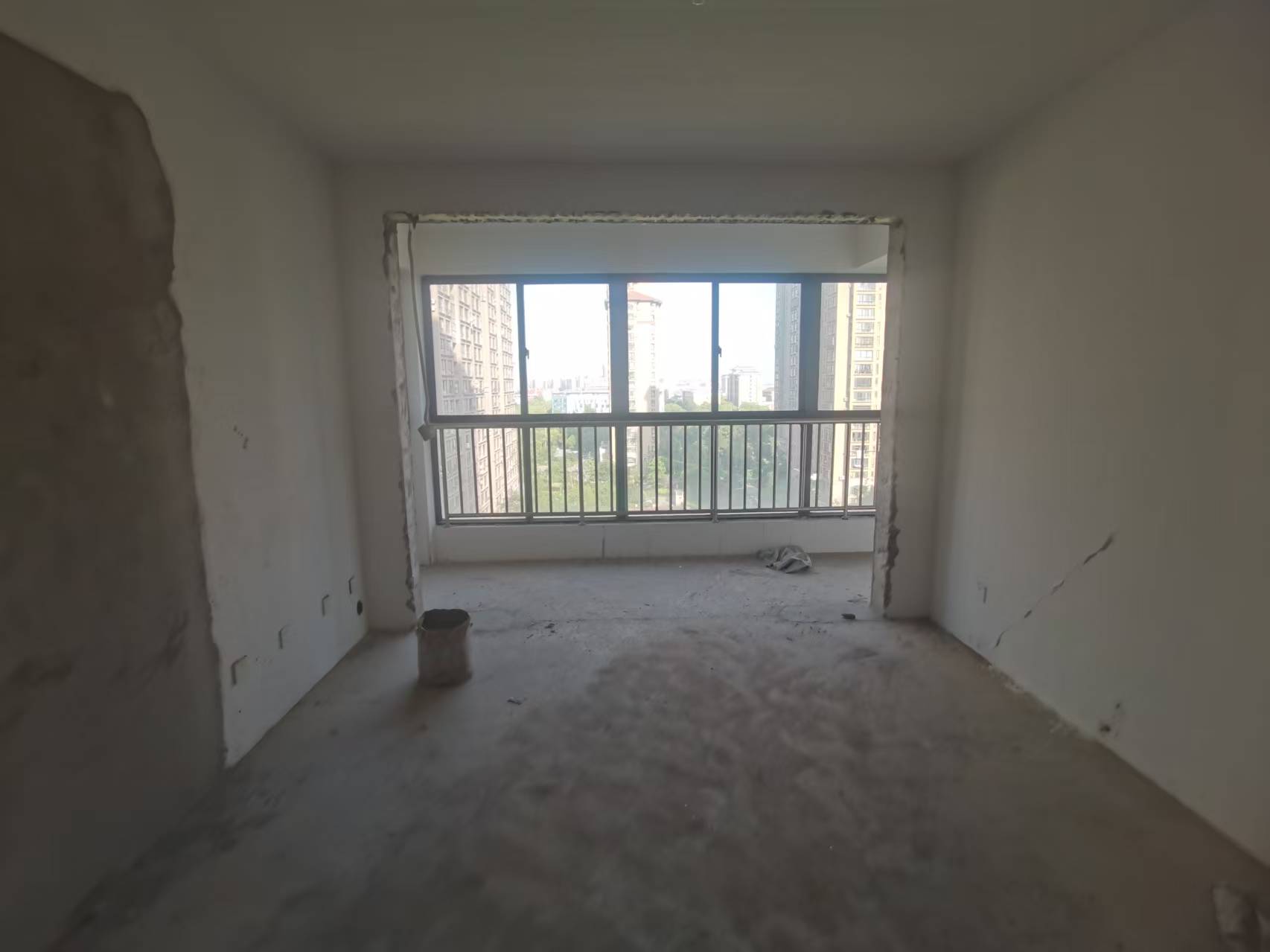中港翡翠城 3室2厅2卫 106.97m&sup2;