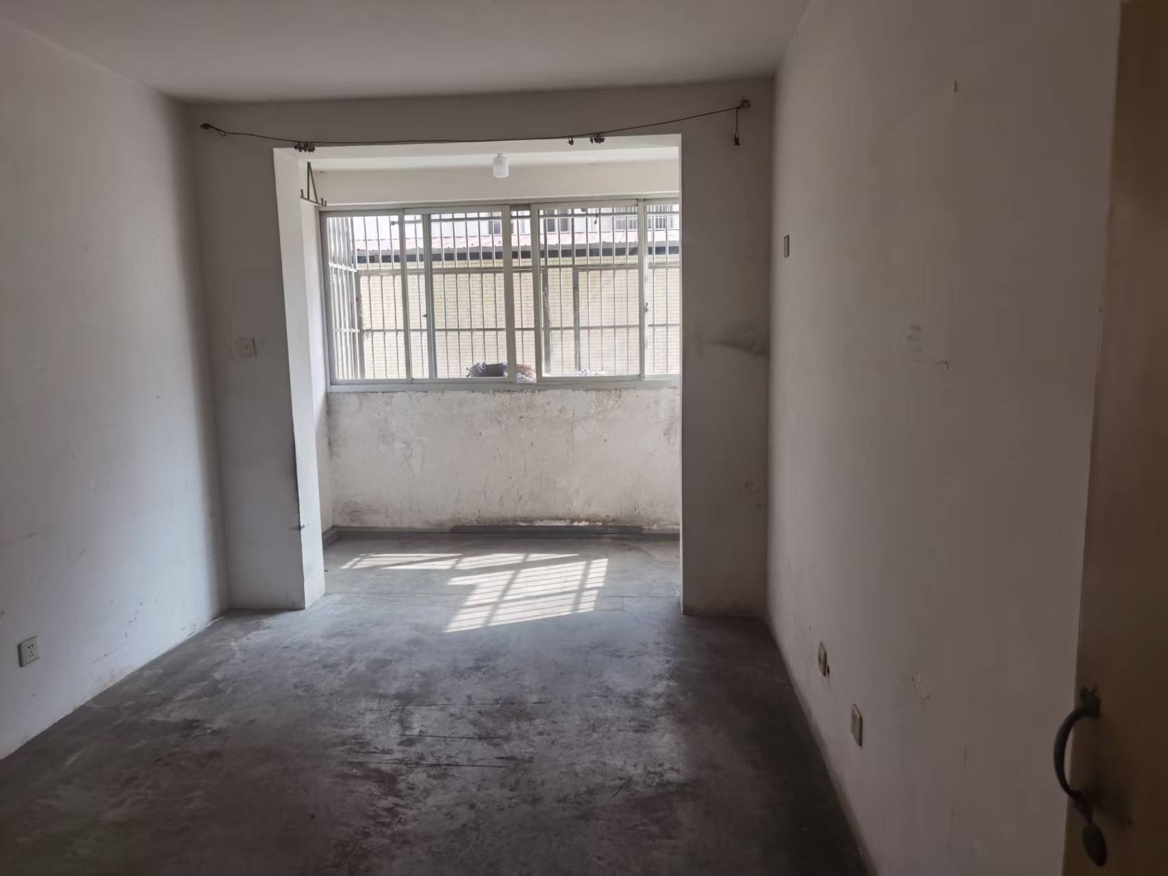 新开中苑 2室2厅1卫 75m&sup2;