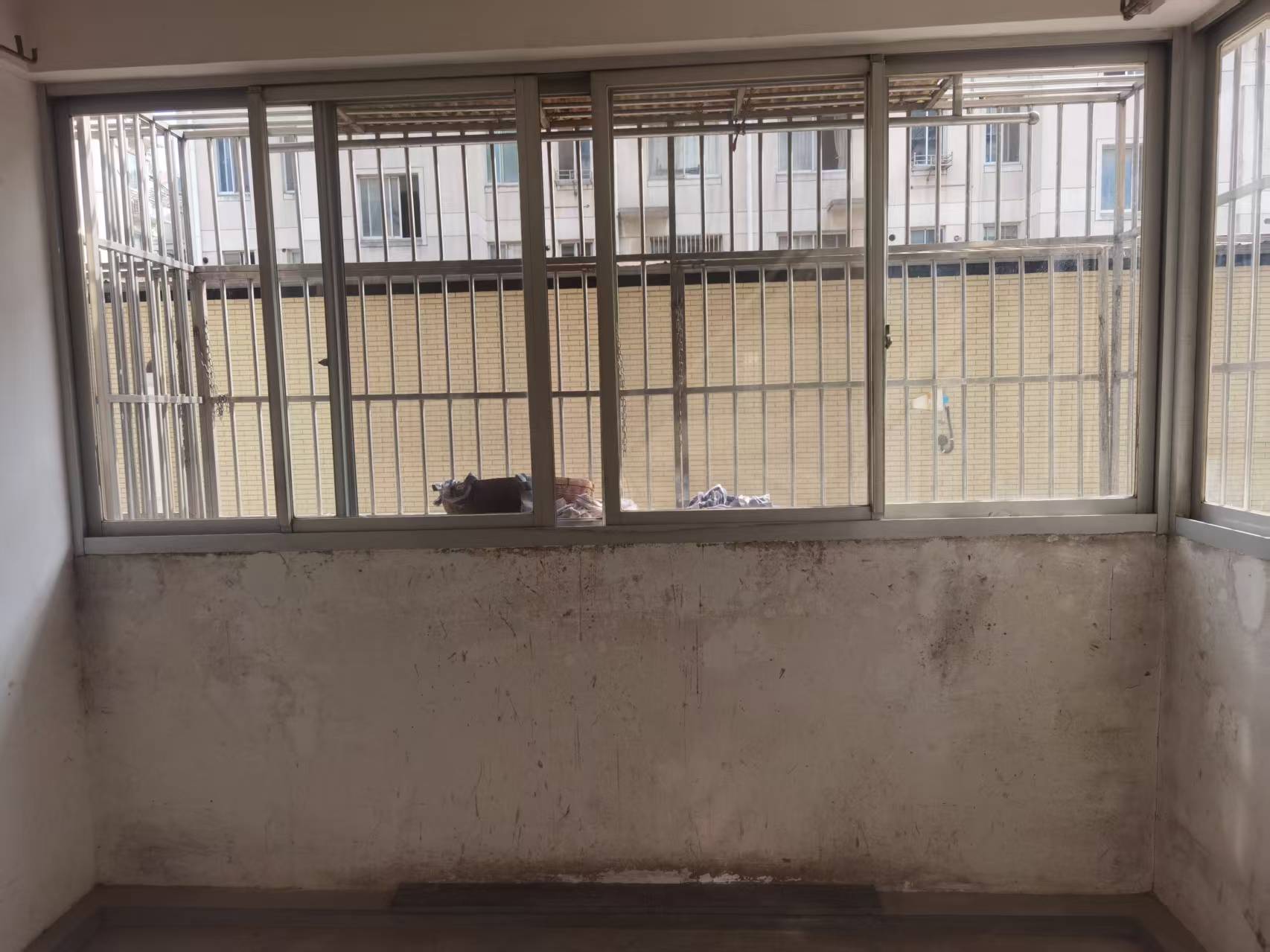 新开中苑 2室2厅1卫 75m&sup2;