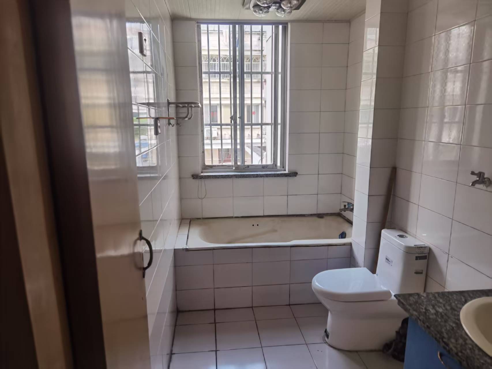 新开中苑 2室2厅1卫 75m&sup2;