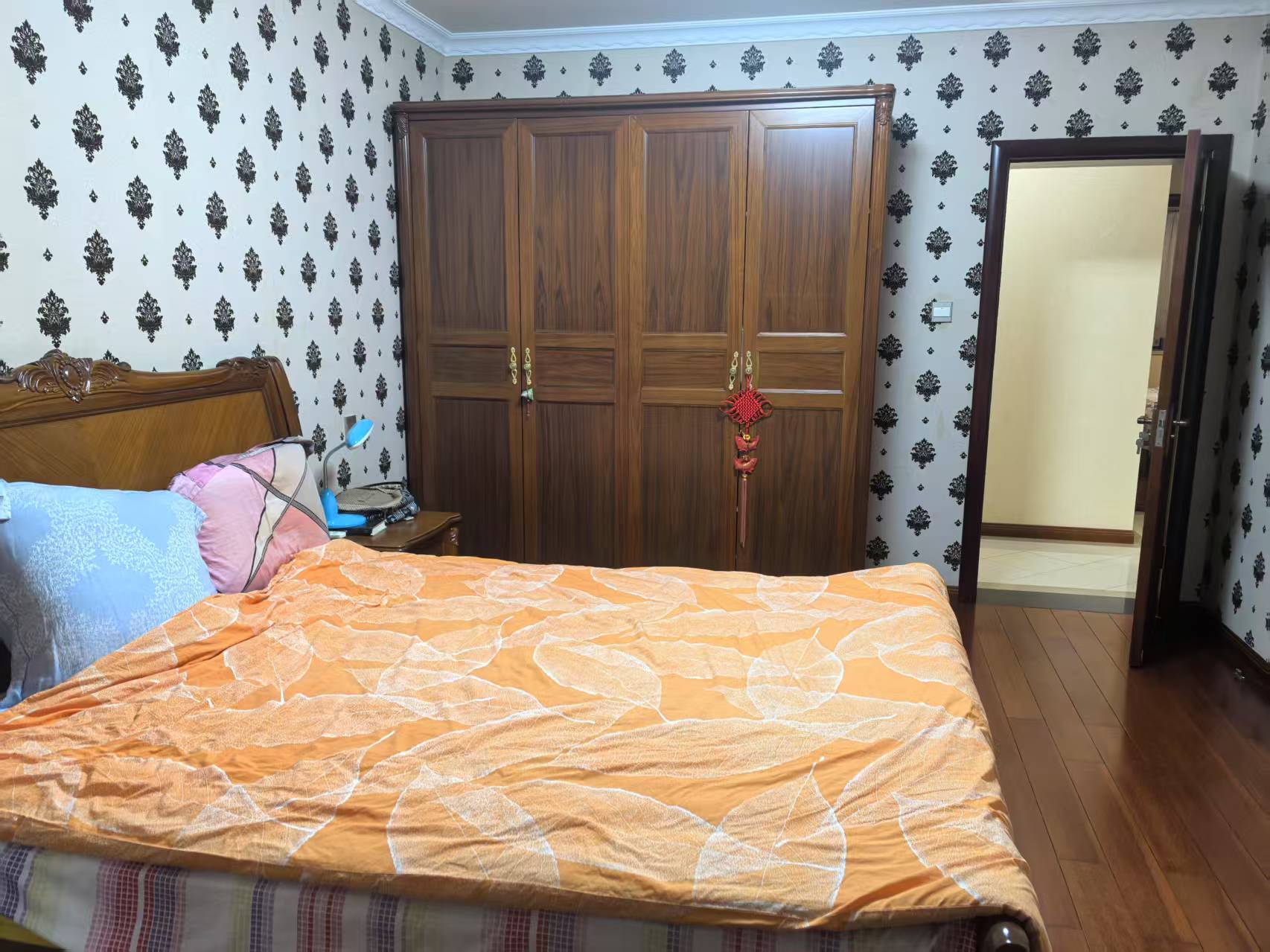 东晖花园 4室2厅1卫 140m&sup2;