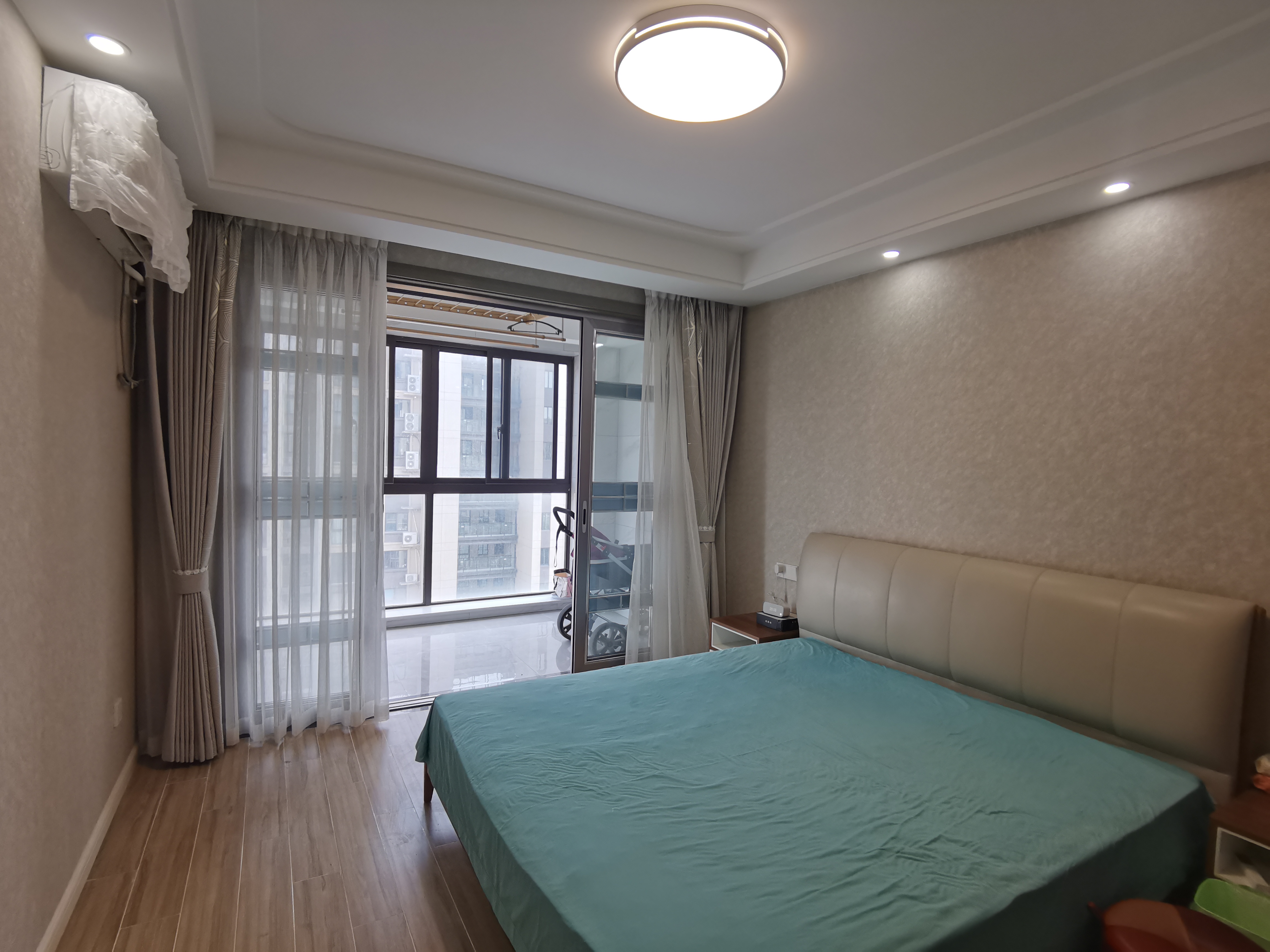 湖畔天下 3室2厅2卫 131m&sup2;