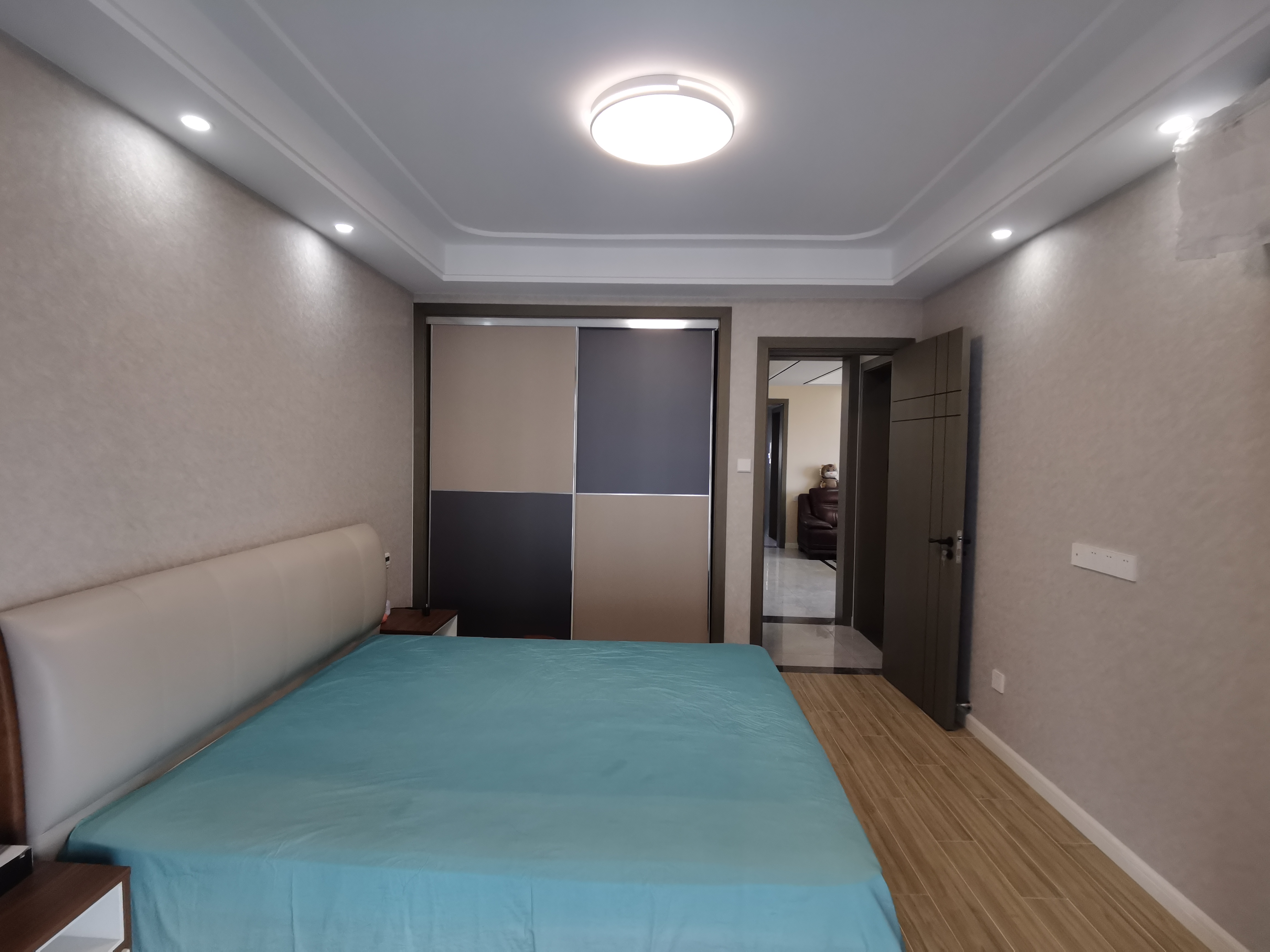 湖畔天下 3室2厅2卫 131m&sup2;