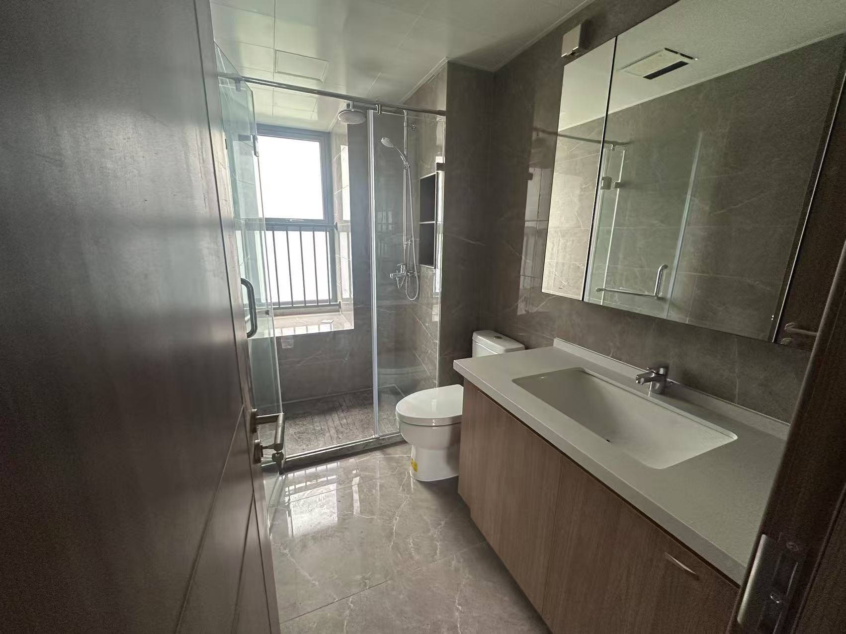 长泰滨河国际 4室2厅2卫 142m&sup2;