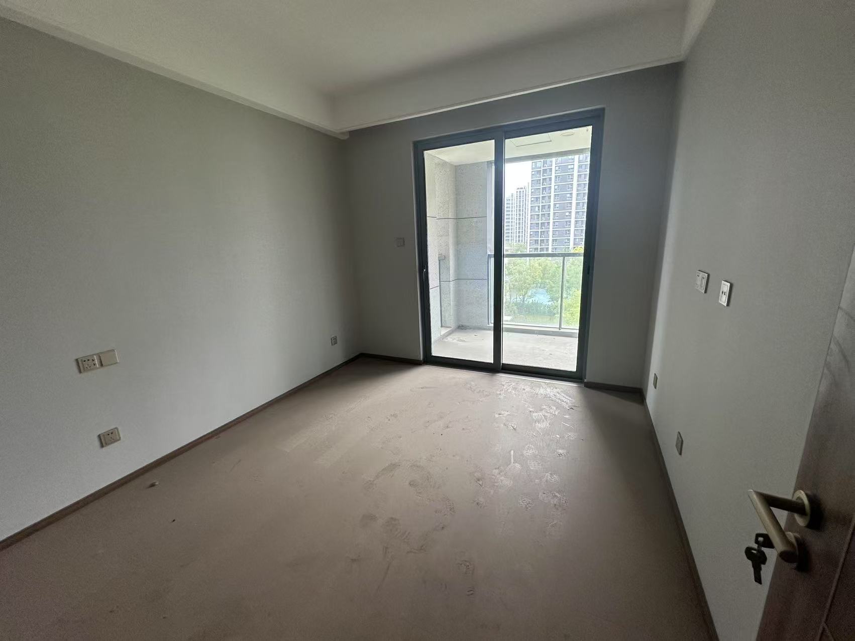 长泰滨河国际 4室2厅2卫 142m&sup2;