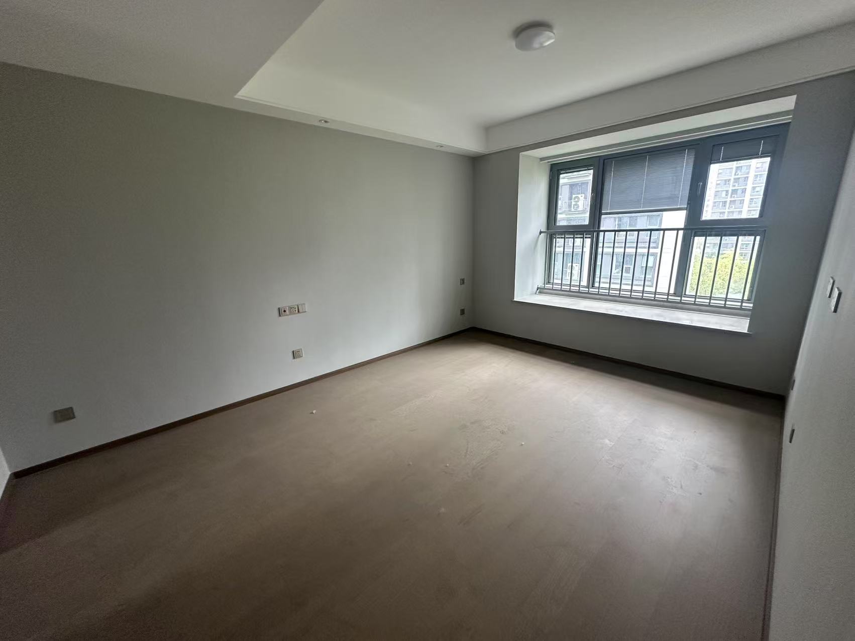 长泰滨河国际 4室2厅2卫 142m&sup2;