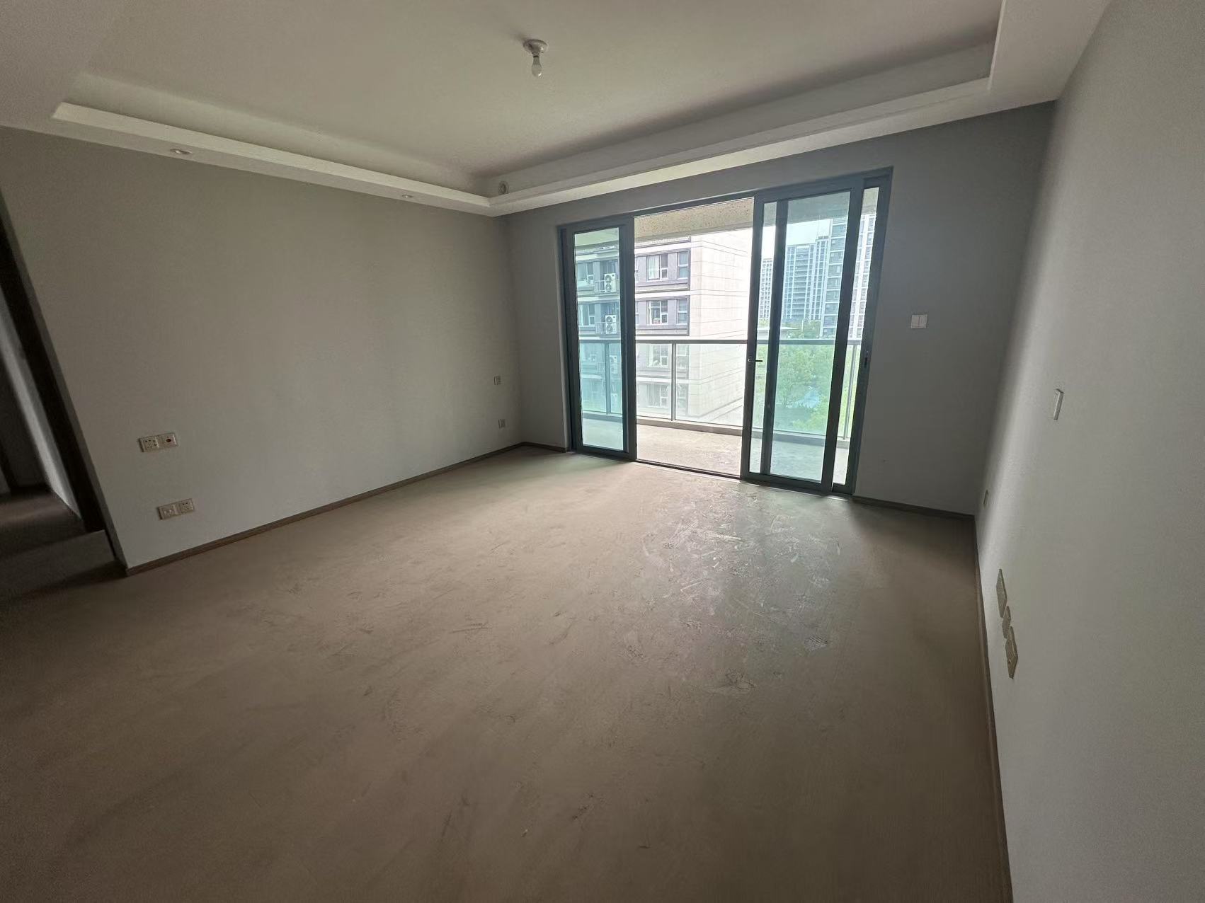 长泰滨河国际 4室2厅2卫 142m²
