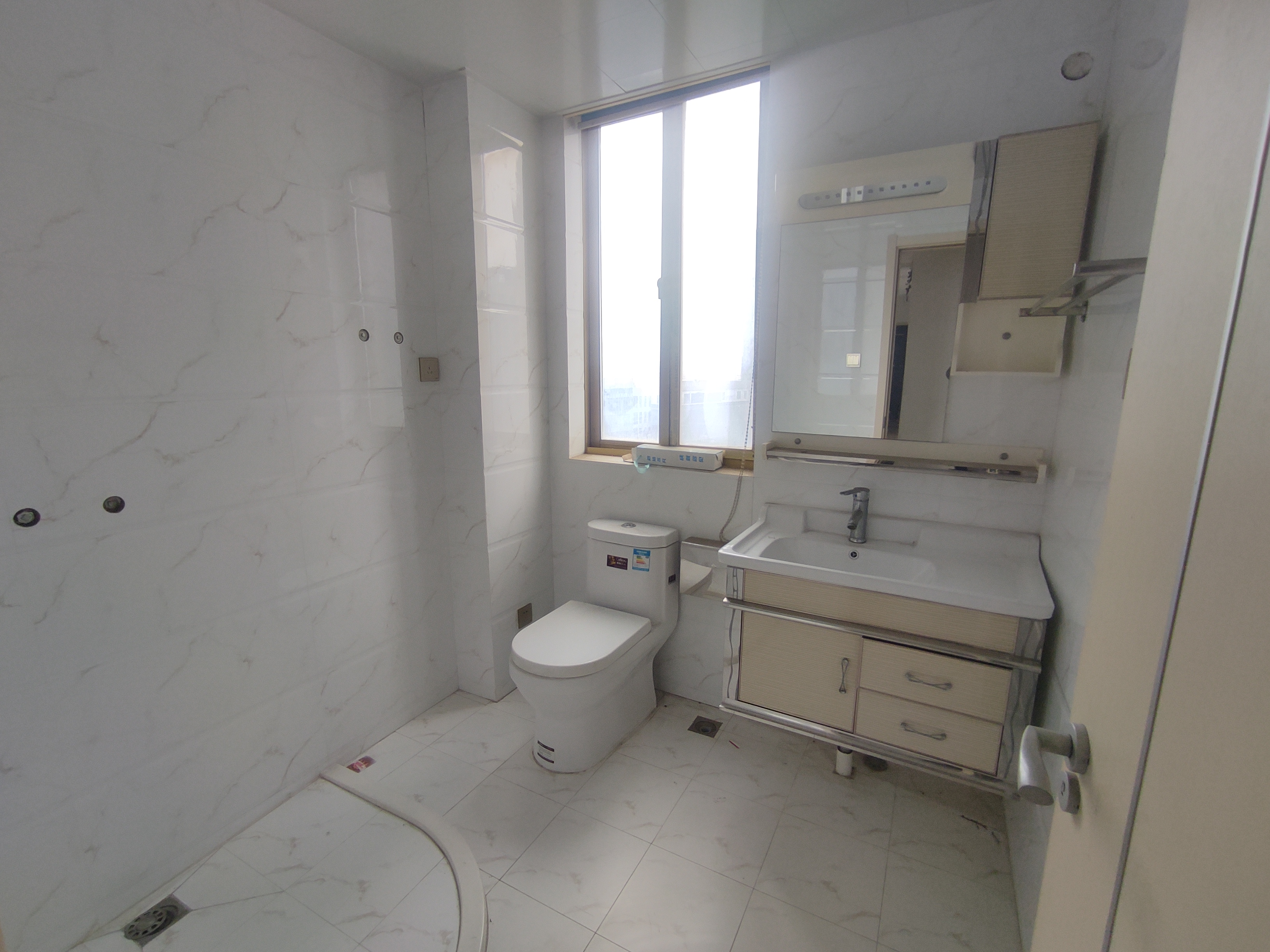 尚海湾 3室2厅2卫 135.00m&sup2;