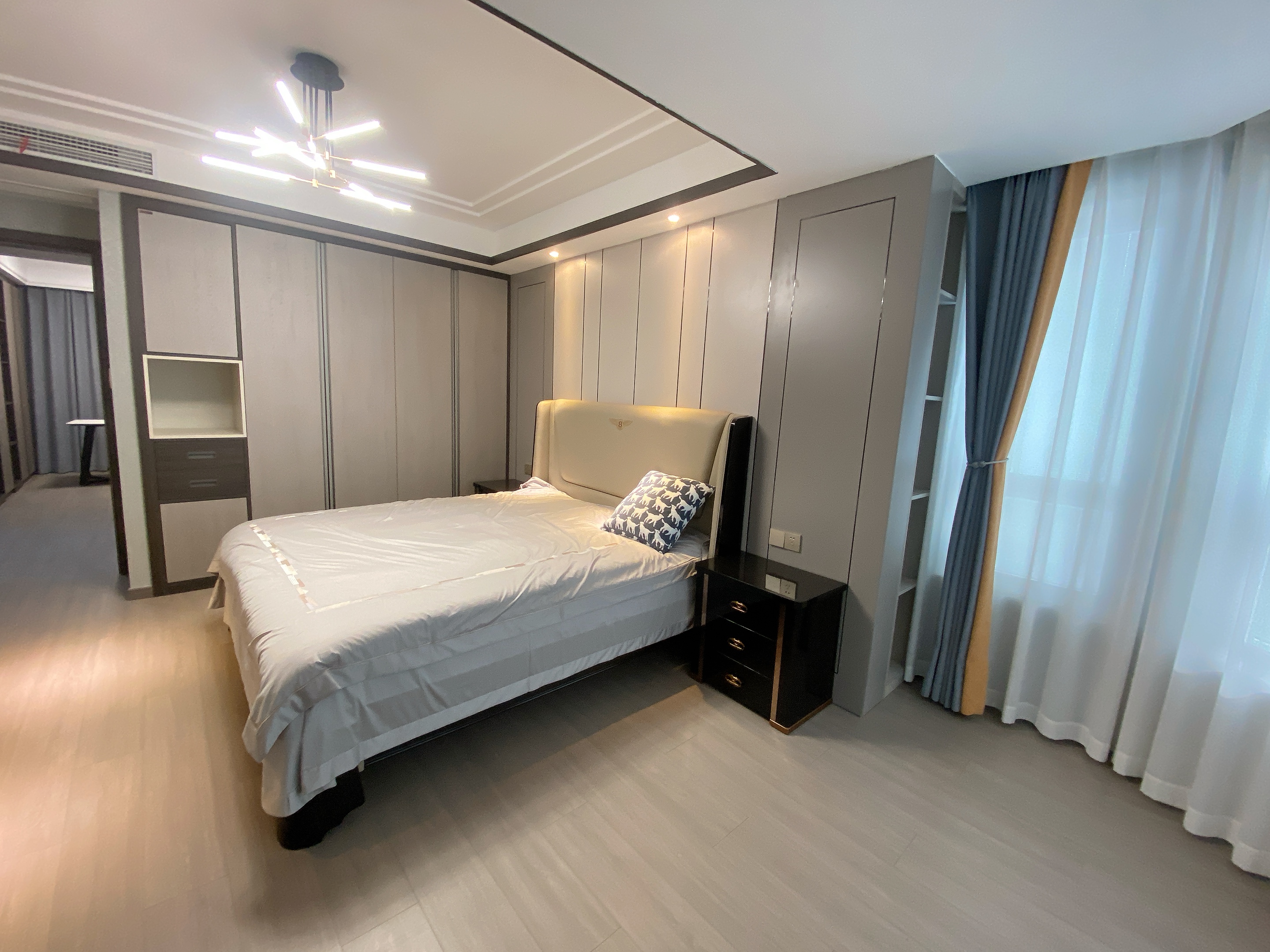 中南世纪花城三期 4室2厅2卫 165m&sup2;