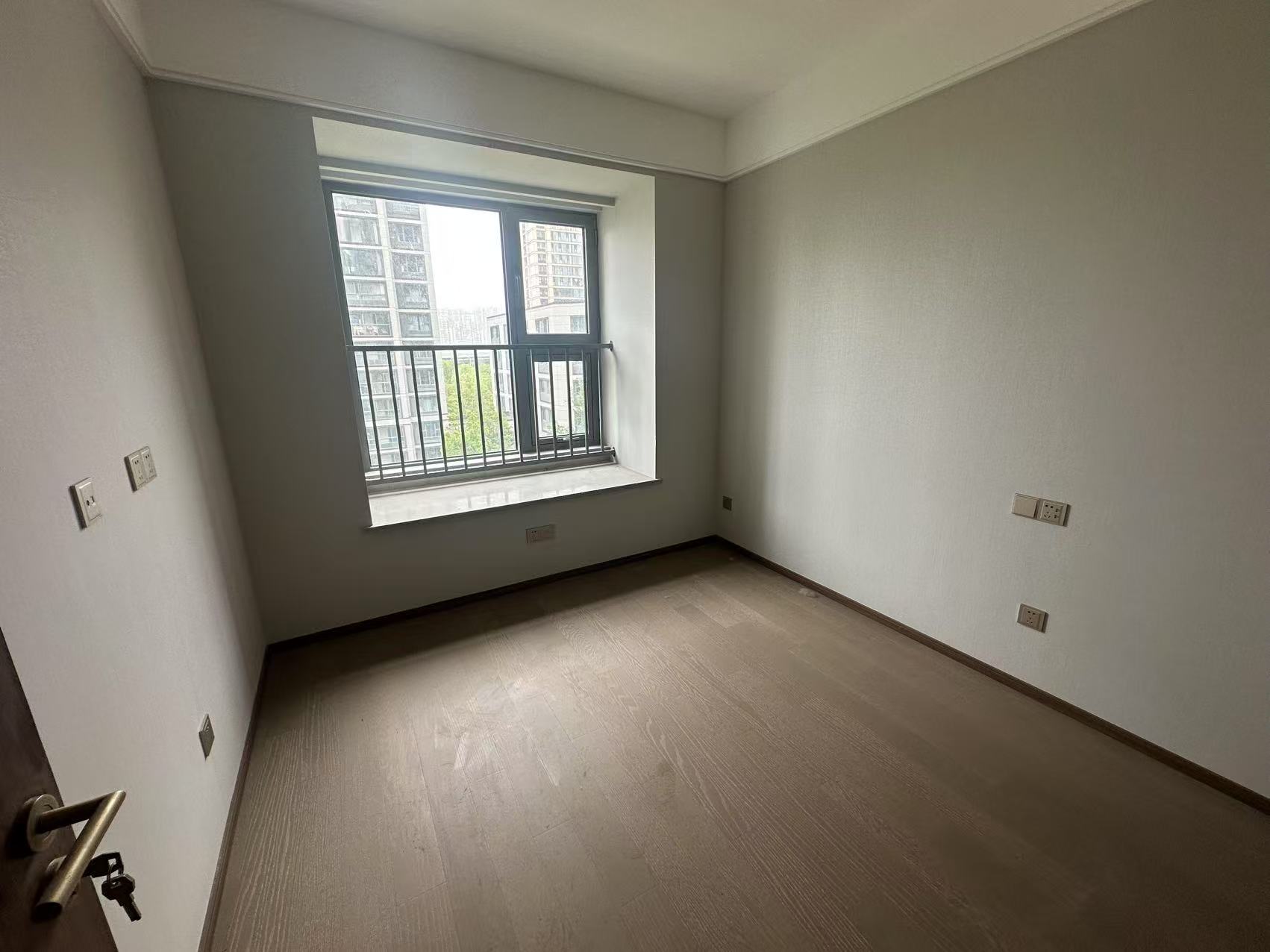 长泰滨河国际 4室2厅2卫 142.36m&sup2;