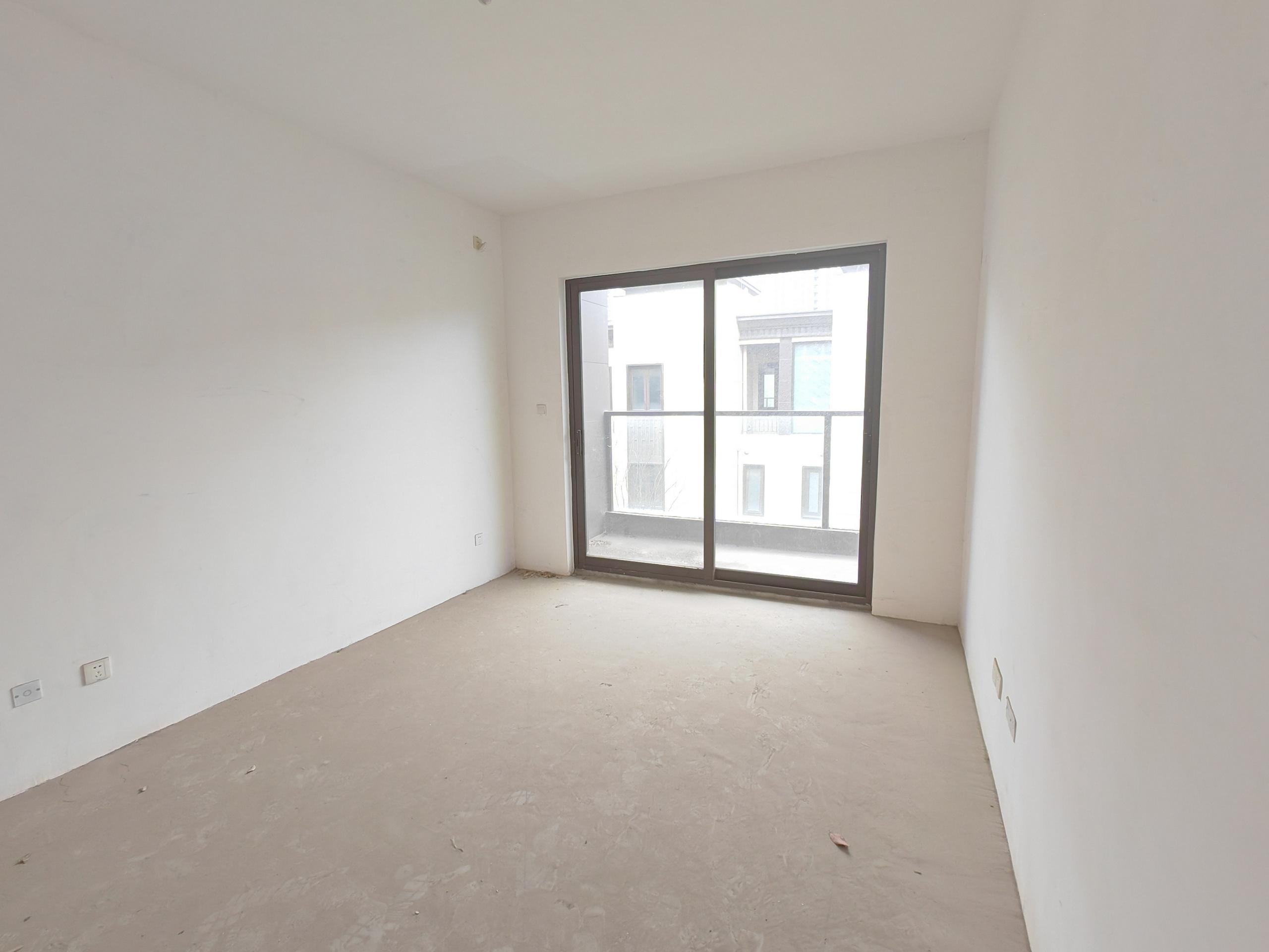 云樾东方 3室2厅2卫 243.00m&sup2;