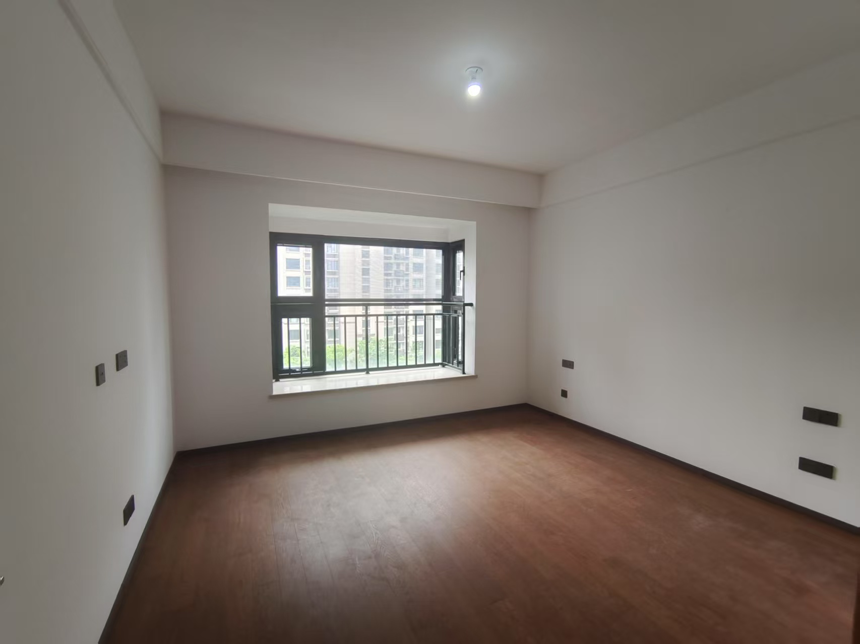 春风南岸东园 4室2厅3卫 215.00m&sup2;