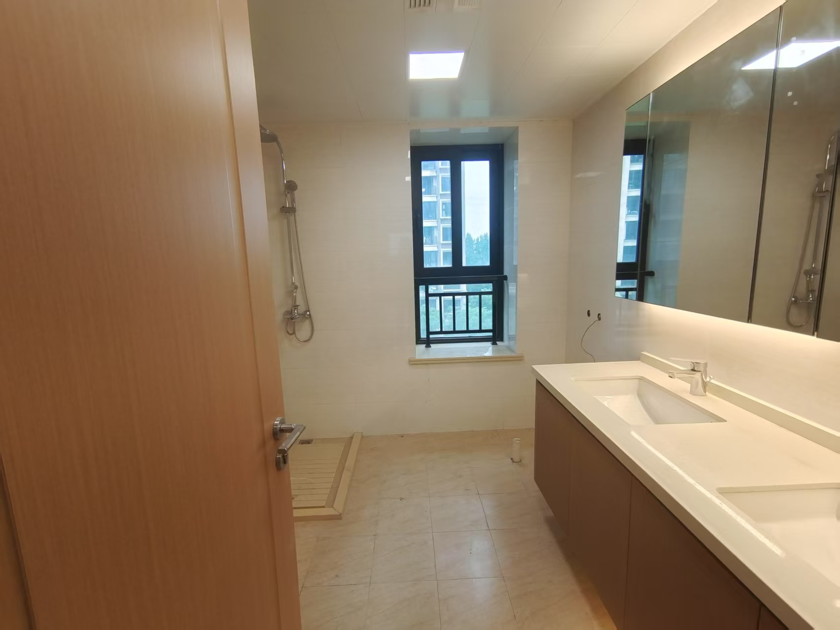 春风南岸东园 4室2厅3卫 215.00m&sup2;