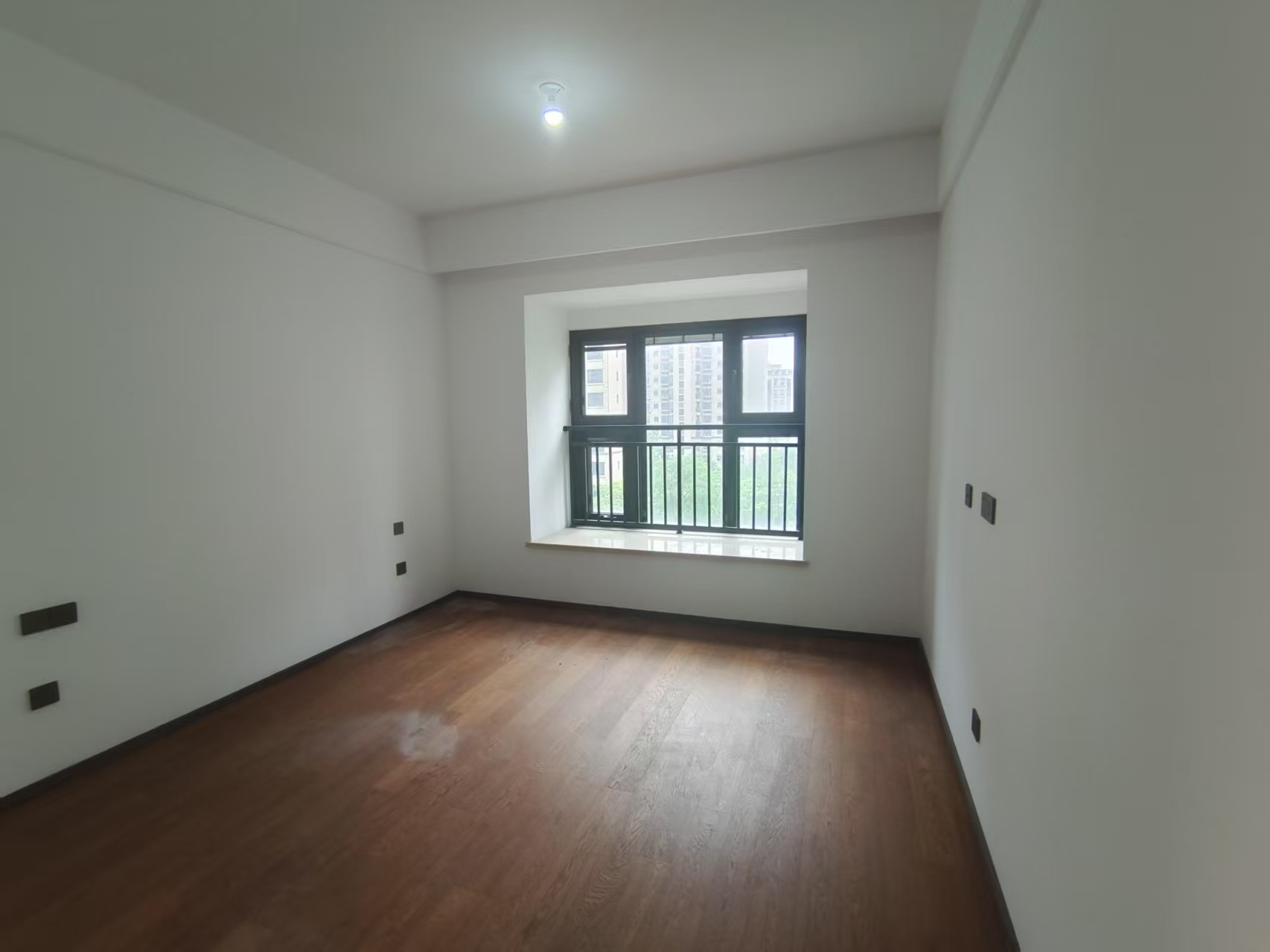 春风南岸东园 4室2厅3卫 215.00m&sup2;