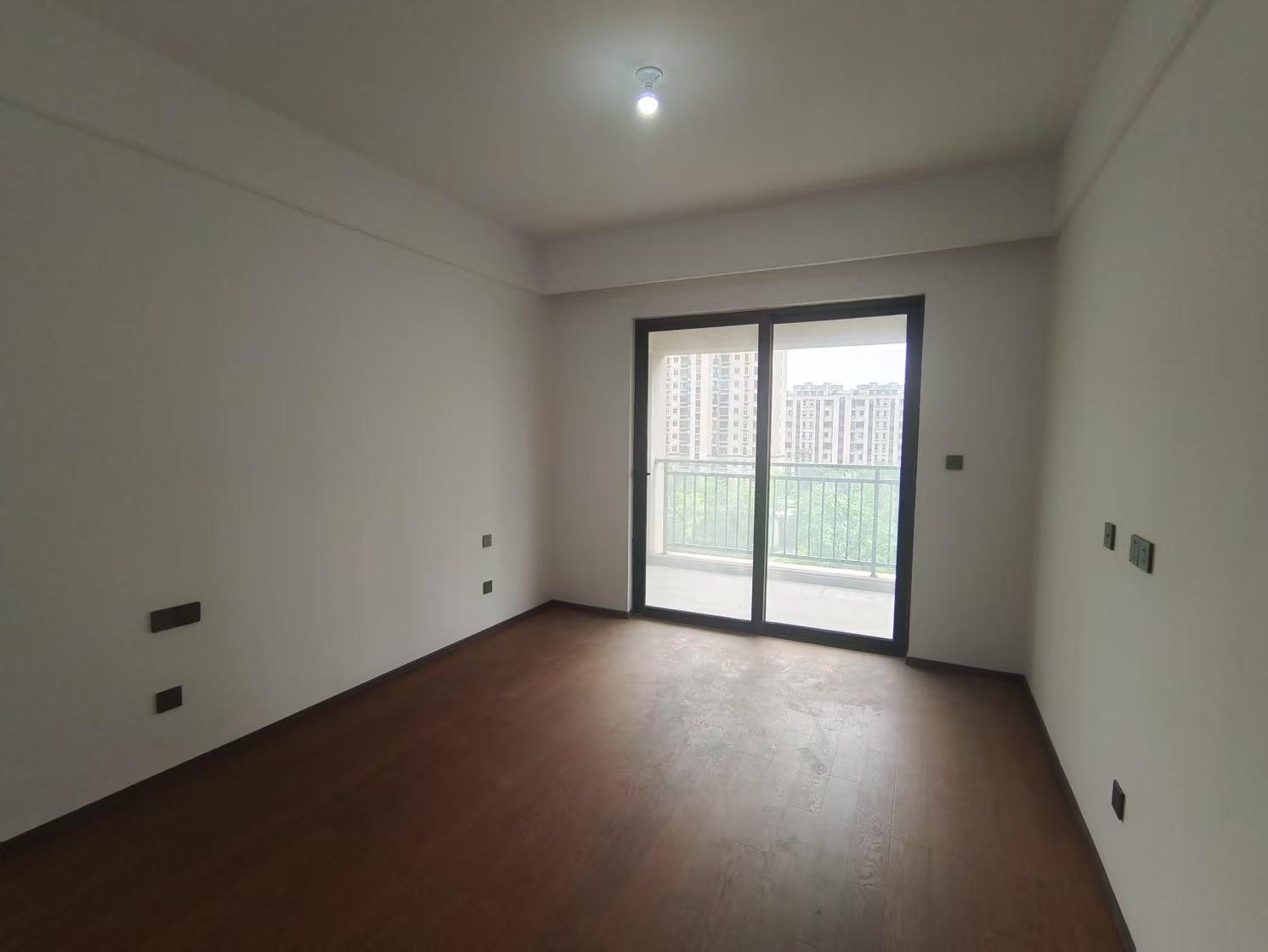 春风南岸东园 4室2厅3卫 215.00m&sup2;